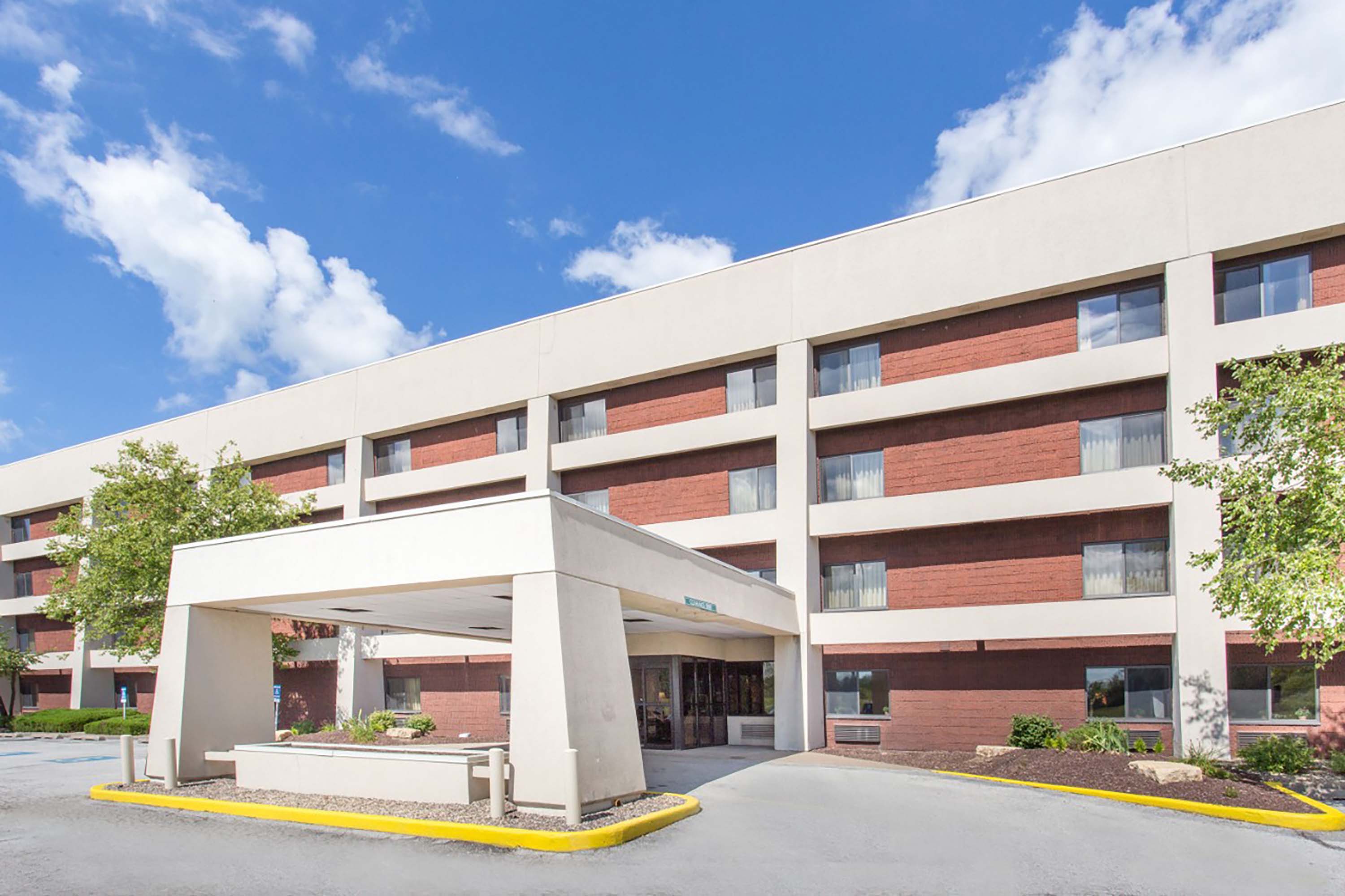 Exterior of Days Inn by Wyndham Davenport hotel in Davenport, Iowa