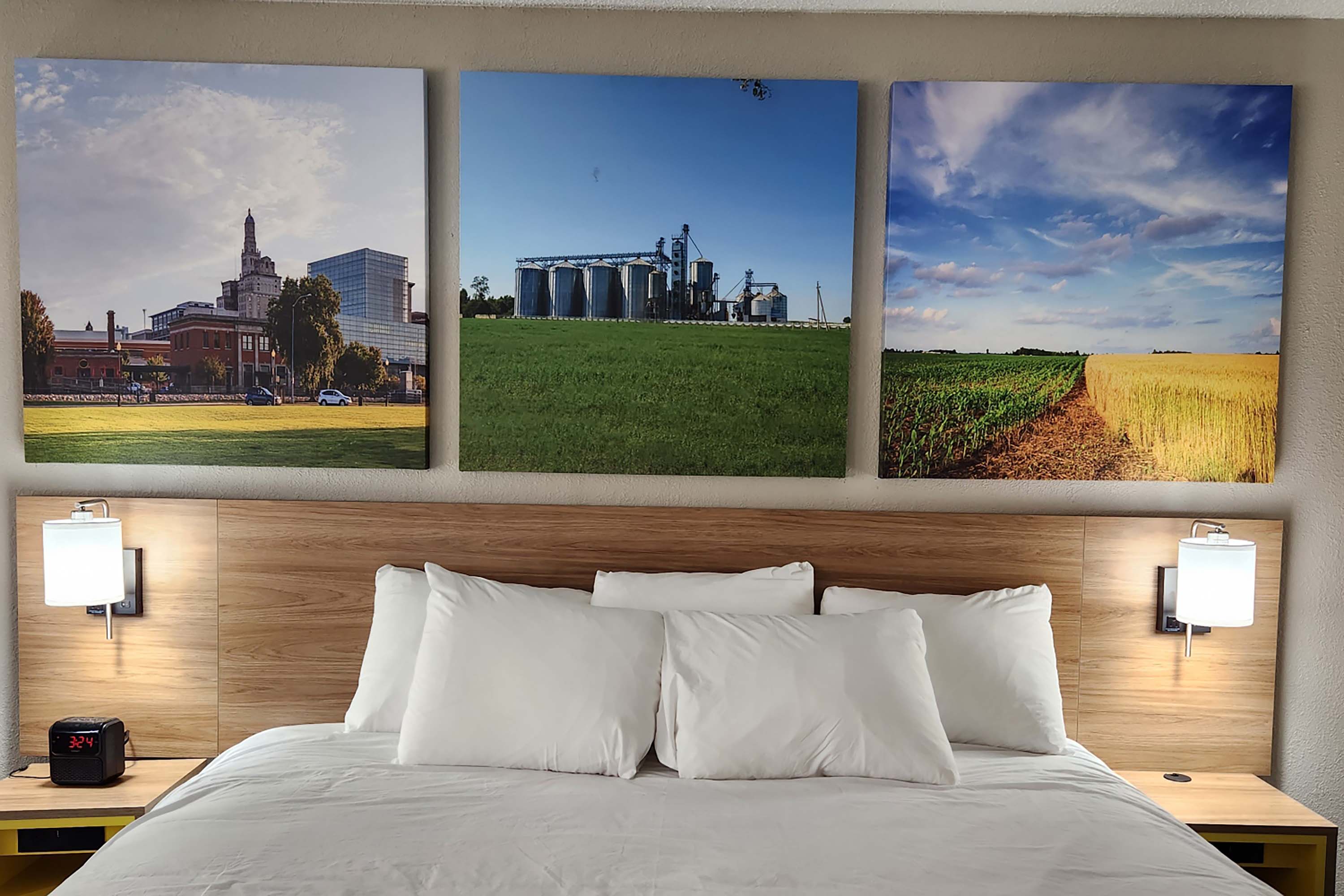Guest room at the Days Inn by Wyndham Davenport in Davenport, Iowa