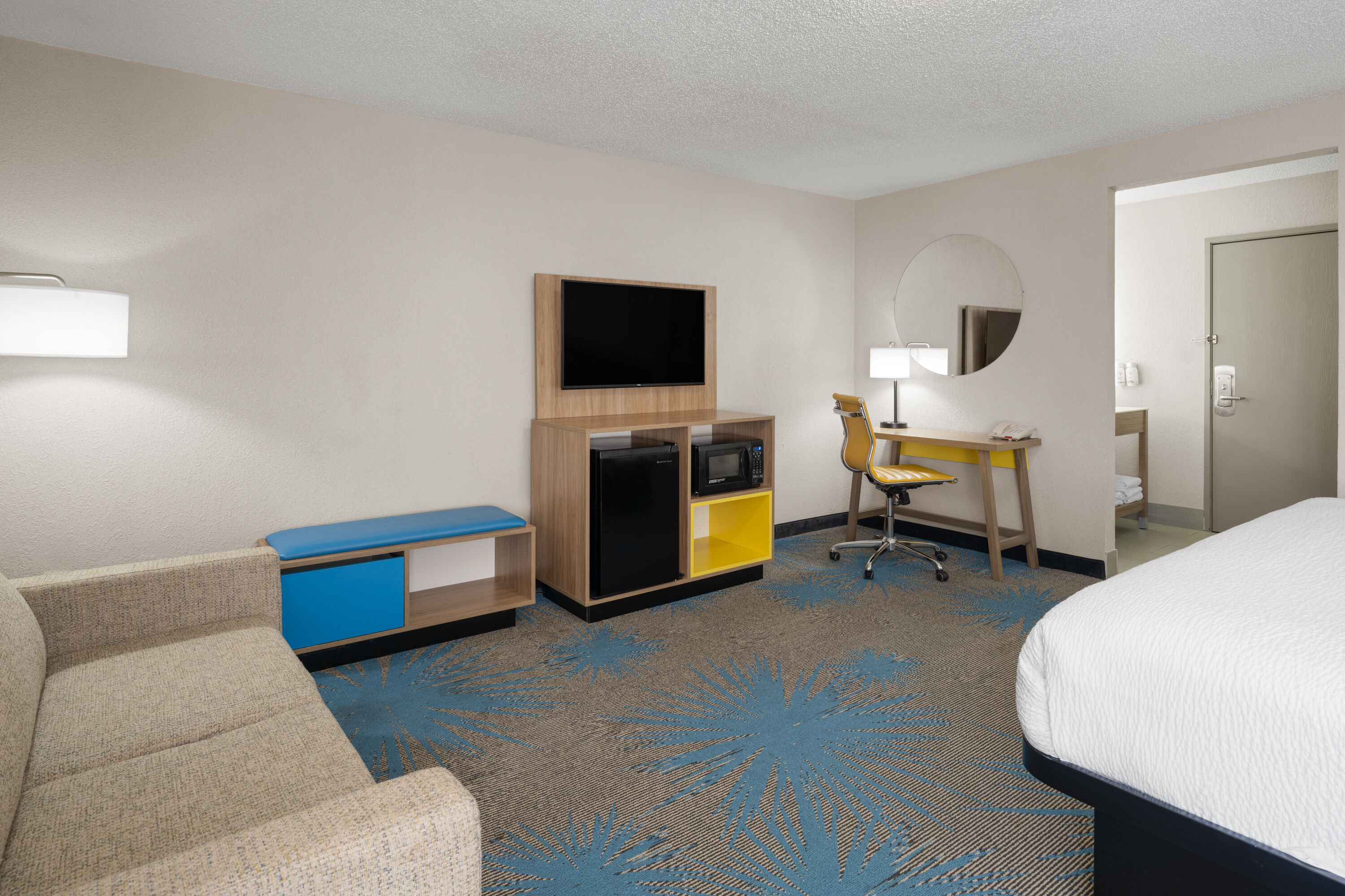 Days Inn by Wyndham Davenport suite in Davenport, Iowa