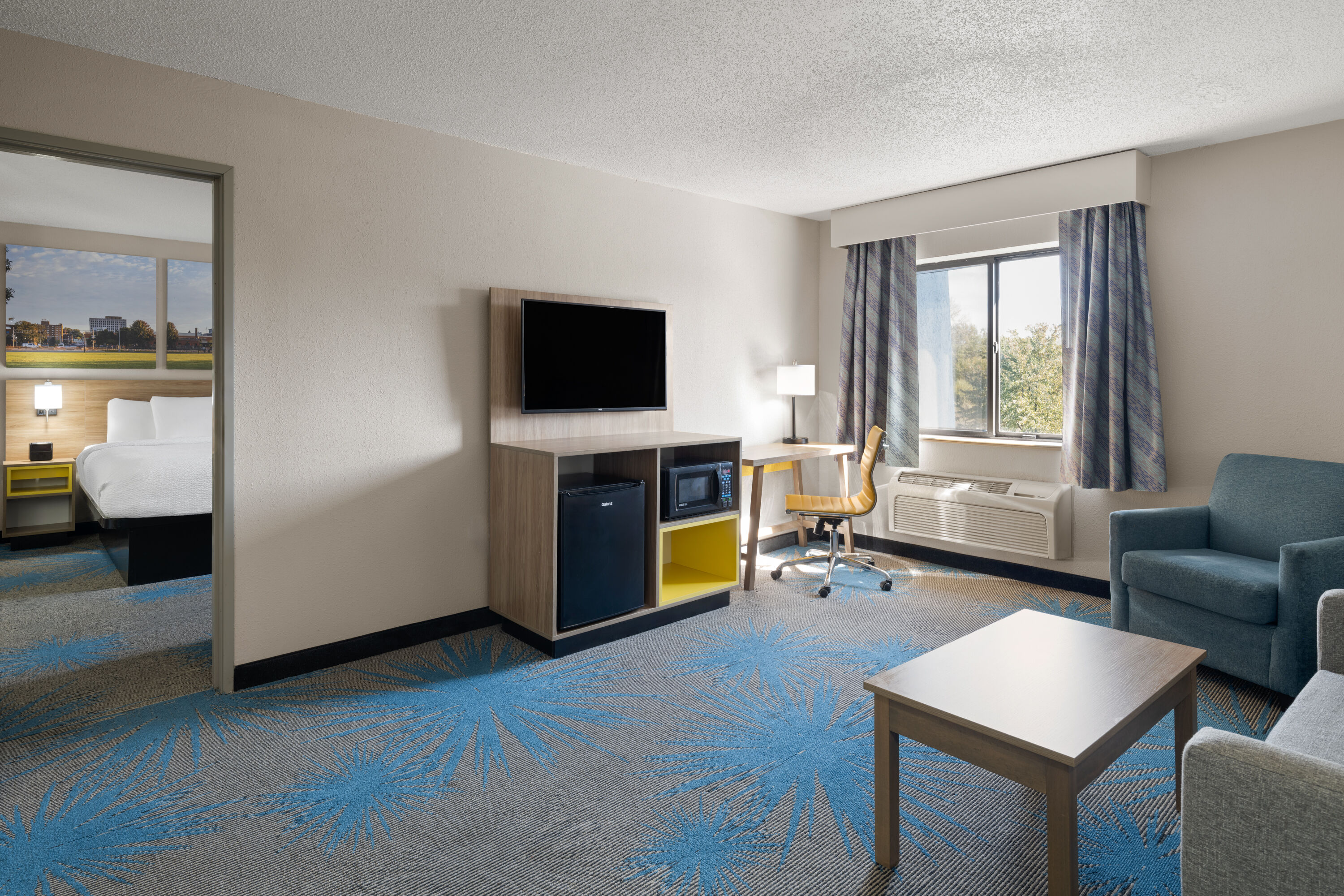 Days Inn by Wyndham Davenport suite in Davenport, Iowa