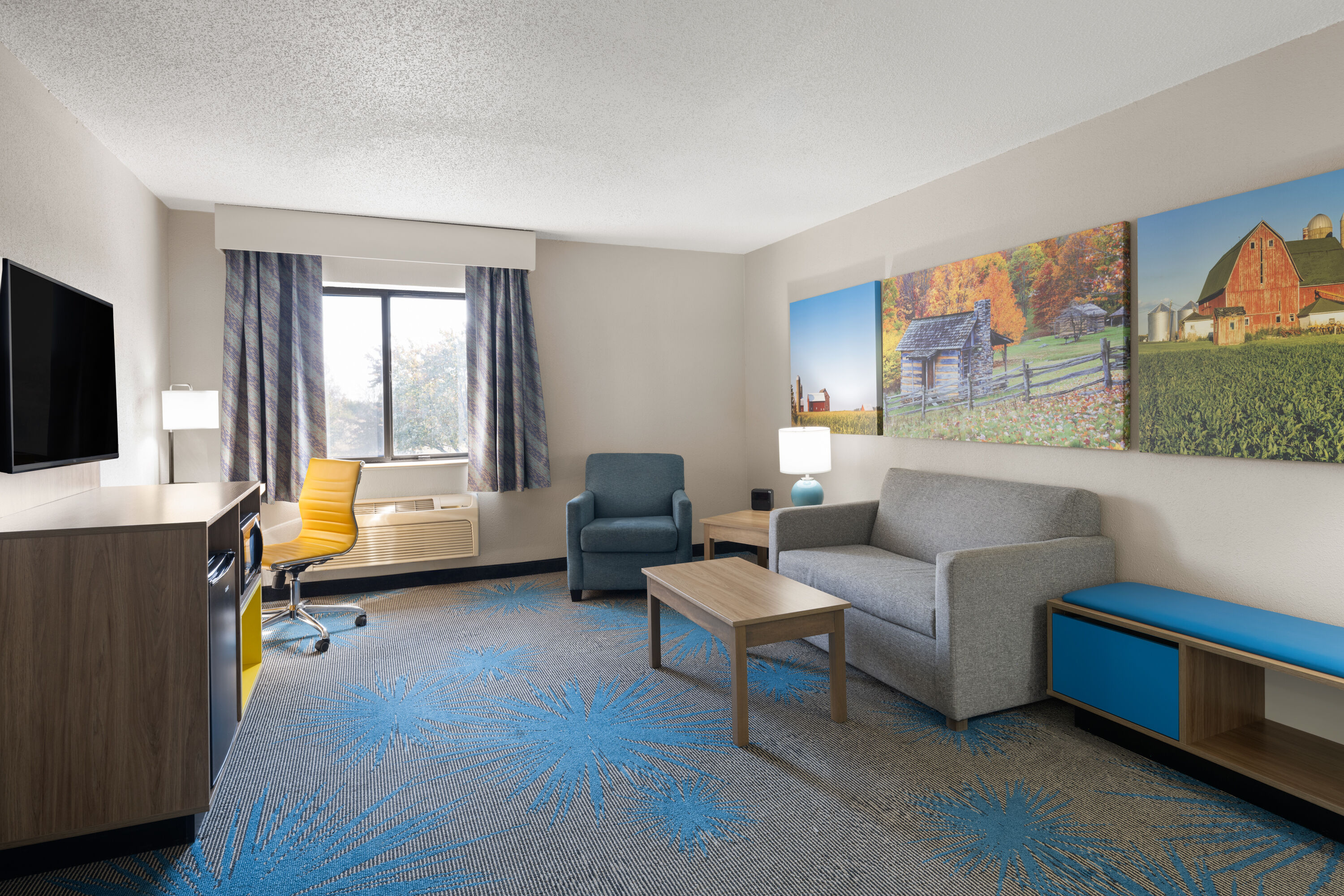 Days Inn by Wyndham Davenport suite in Davenport, Iowa