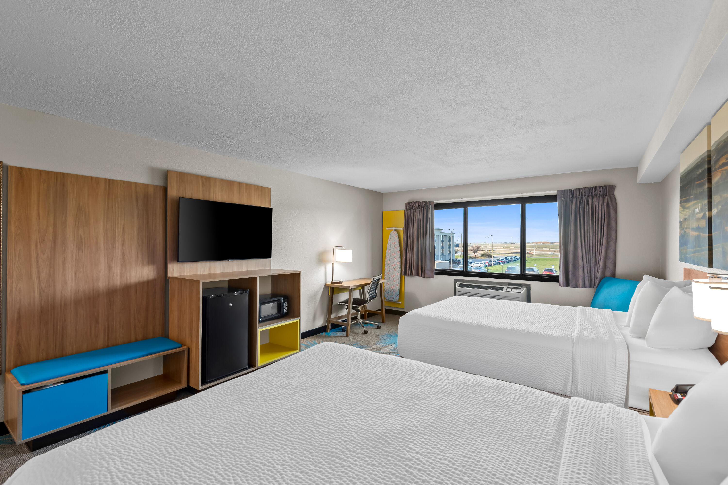 Double bed guest room at the Days Inn & Suites by Wyndham Des Moines Airport in Des Moines, Iowa