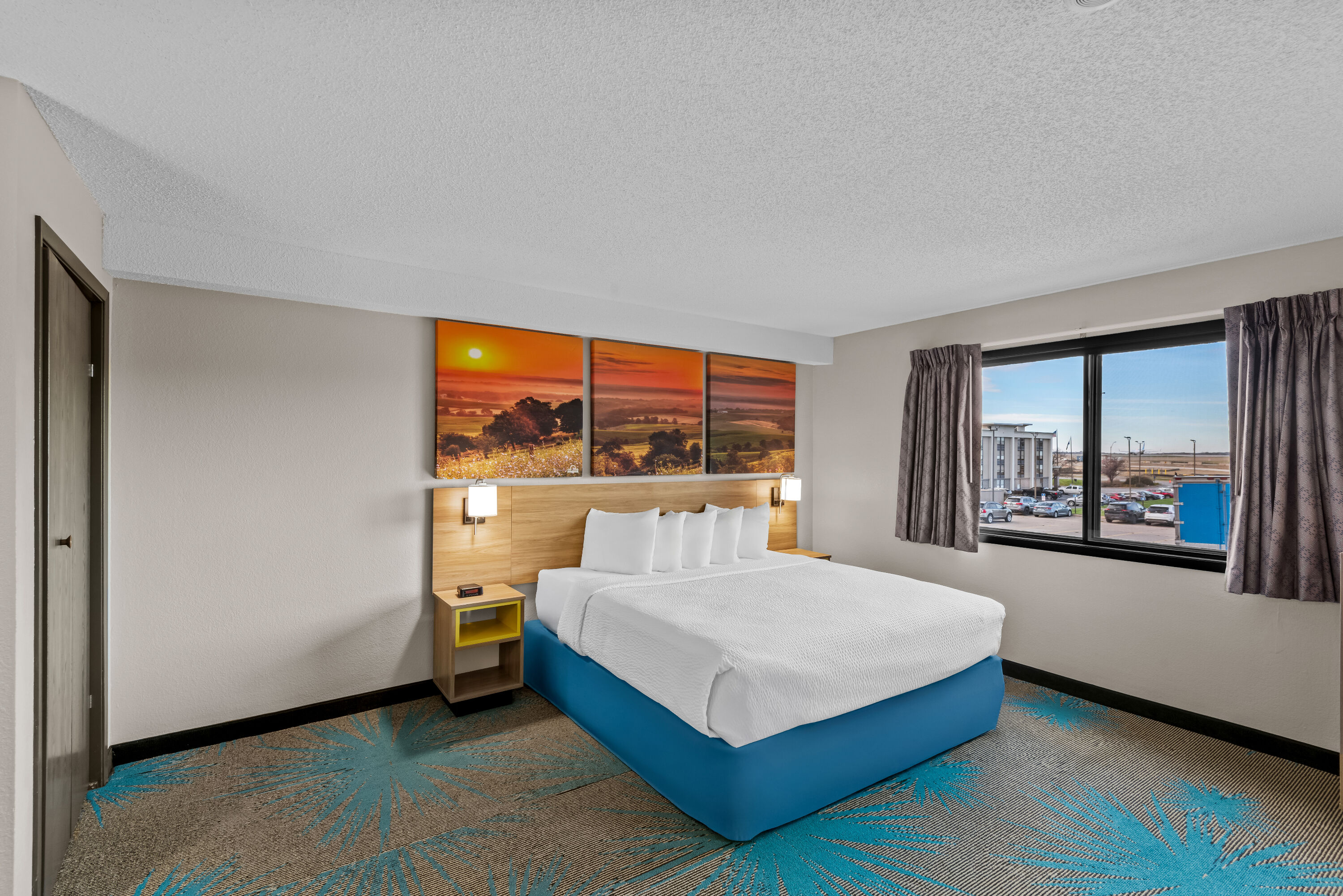 Days Inn & Suites by Wyndham Des Moines Airport suite in Des Moines, Iowa