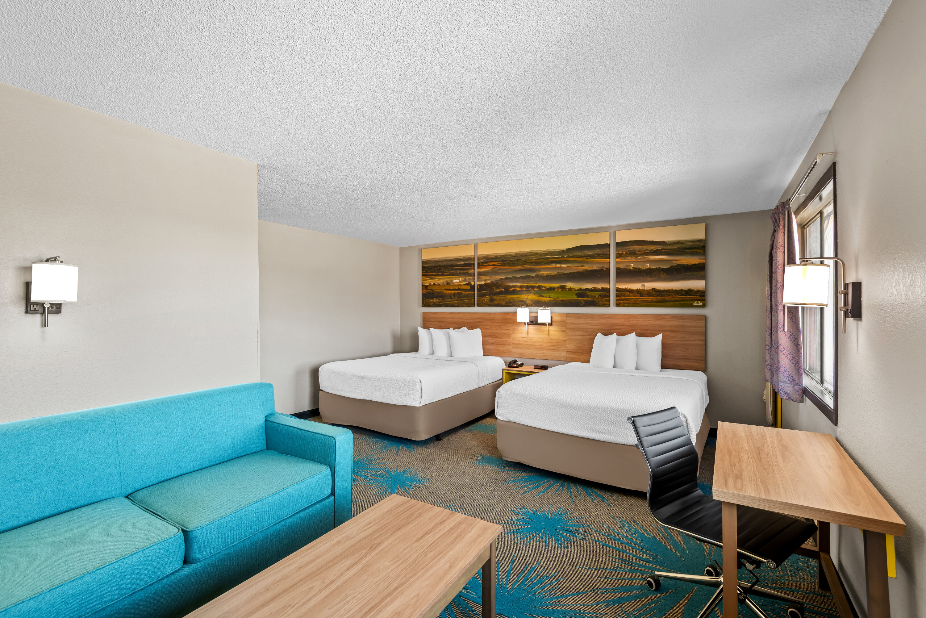 Days Inn & Suites by Wyndham Des Moines Airport suite in Des Moines, Iowa