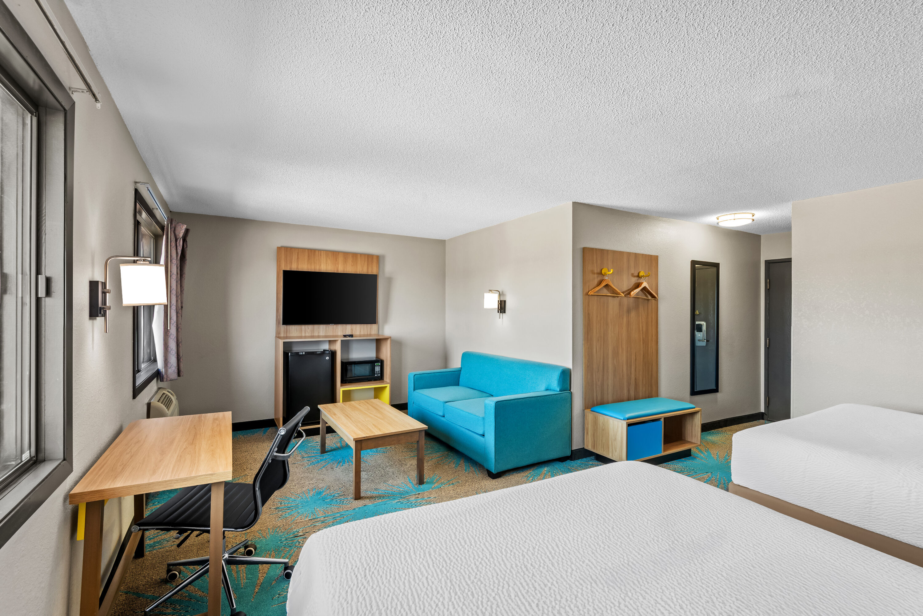 Days Inn & Suites by Wyndham Des Moines Airport suite in Des Moines, Iowa