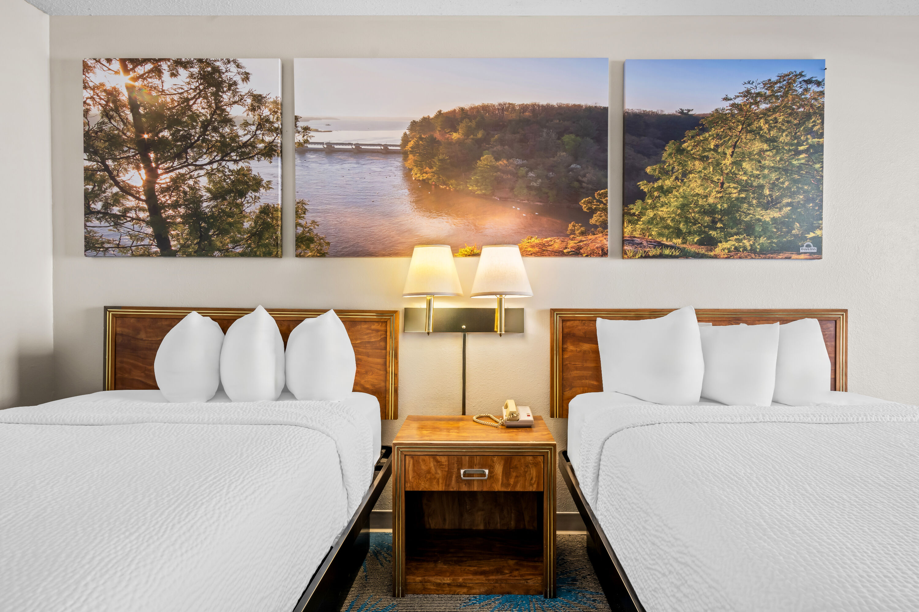 Double bed guest room at the Days Inn by Wyndham Dubuque in Dubuque, Iowa