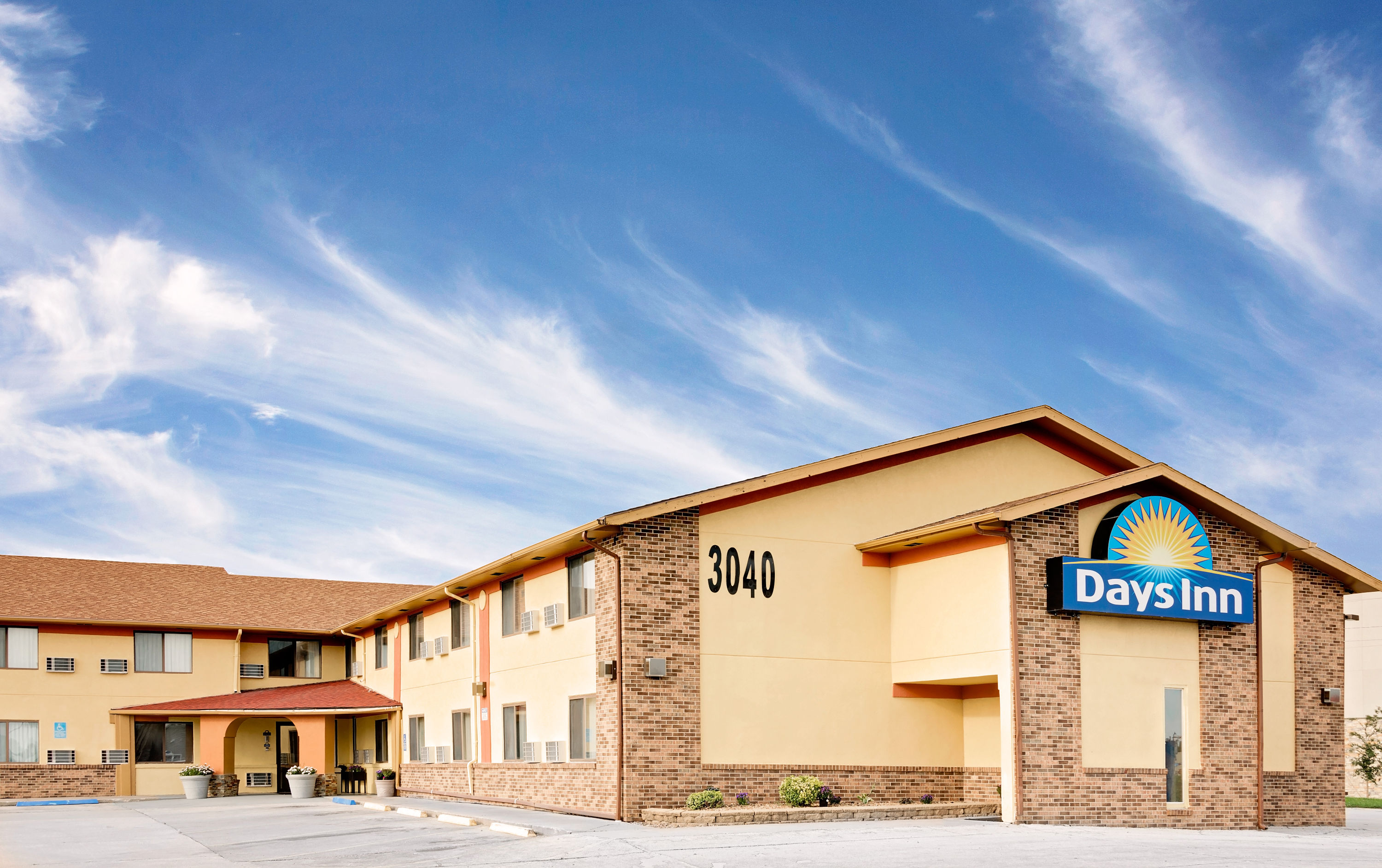 Exterior Day Image of Days Inn by Wyndham Fort Dodge hotel in Fort Dodge, Iowa