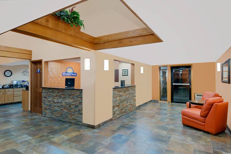 Days Inn Fort Dodge Hotels Ia 50501 Days Inn Fort Dodge Hotel Lobby In Iowa