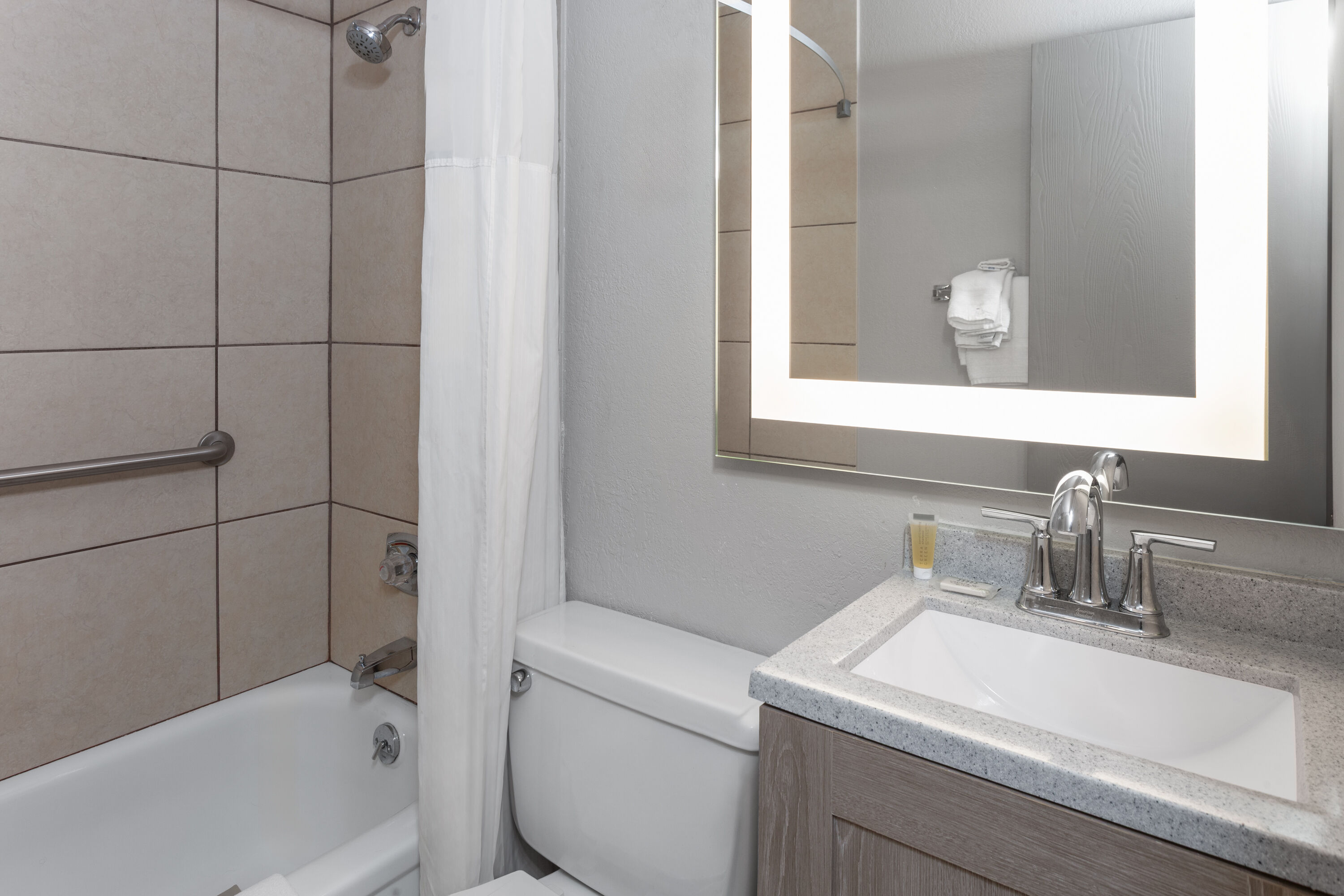 Guest room bath at the Days Inn by Wyndham Mason City in Mason City, Iowa