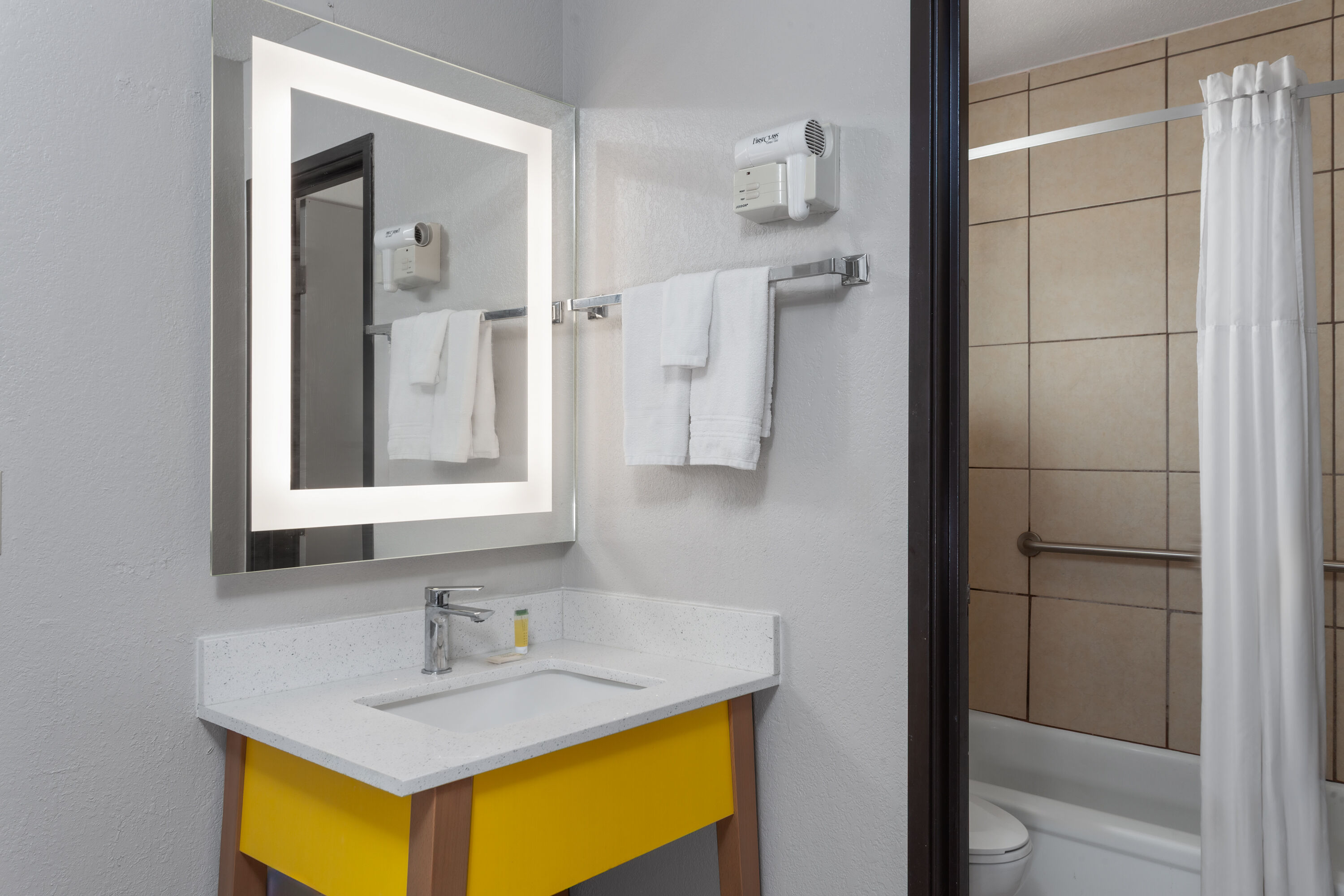 Guest room bath at the Days Inn by Wyndham Mason City in Mason City, Iowa