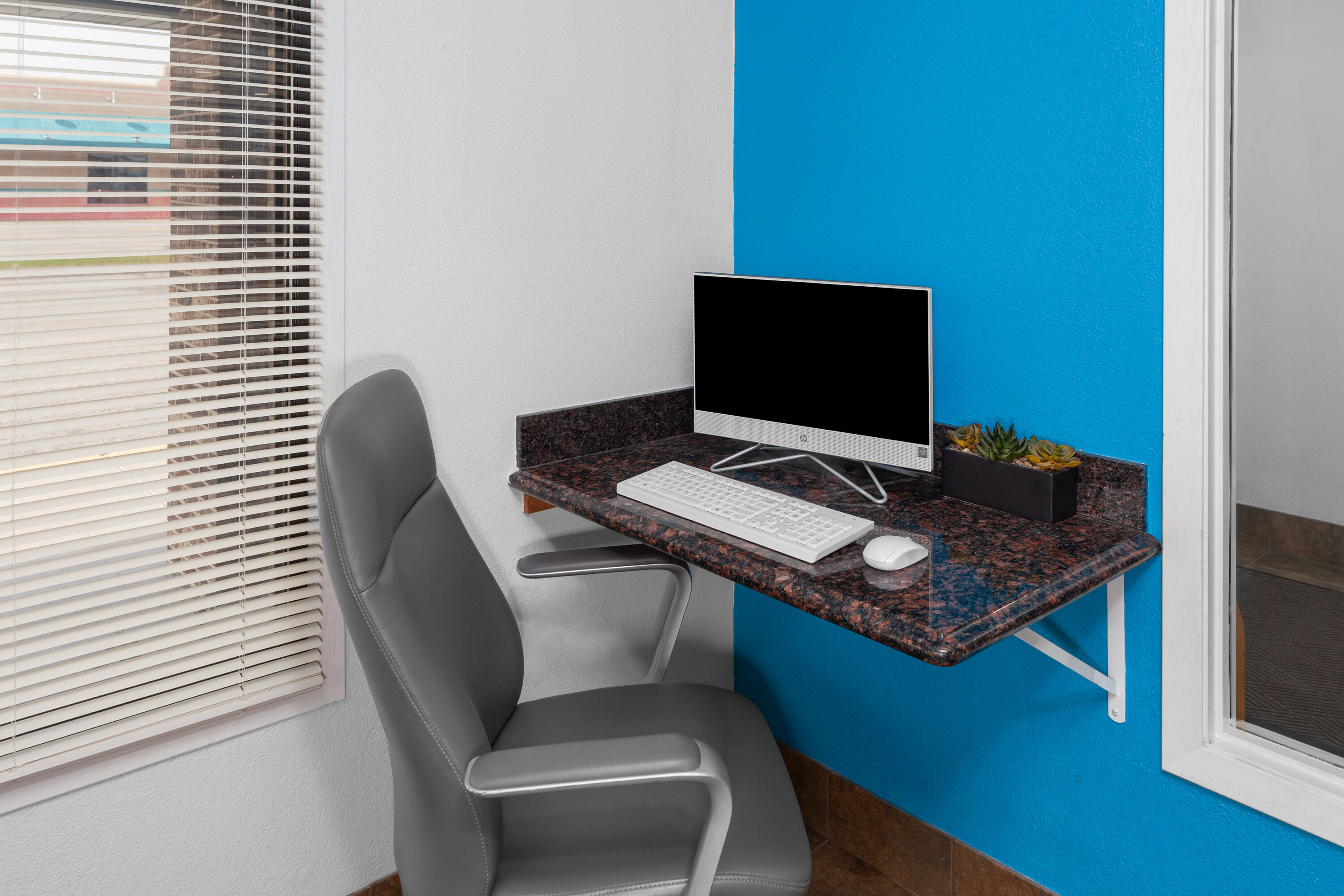 Days Inn by Wyndham Mason City business center in Mason City, Iowa