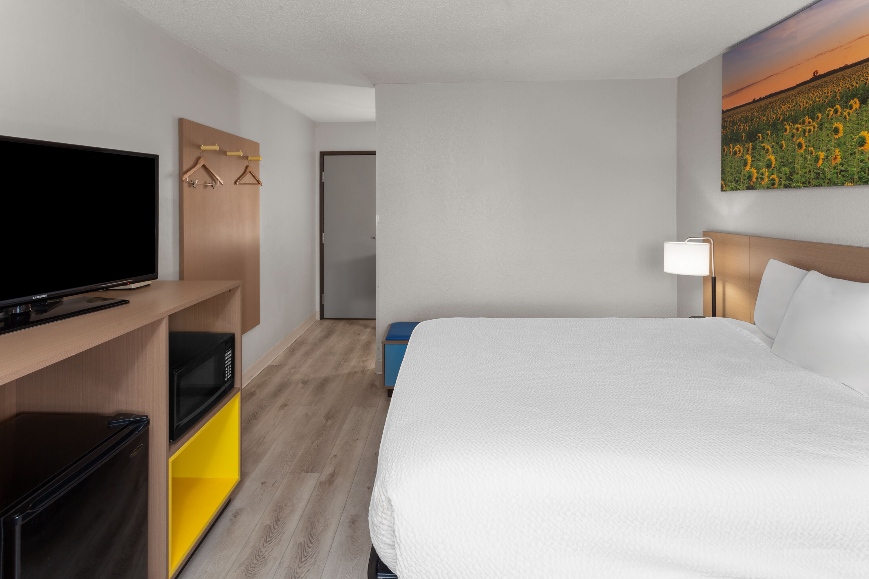 Guest room at the Days Inn by Wyndham Mason City in Mason City, Iowa