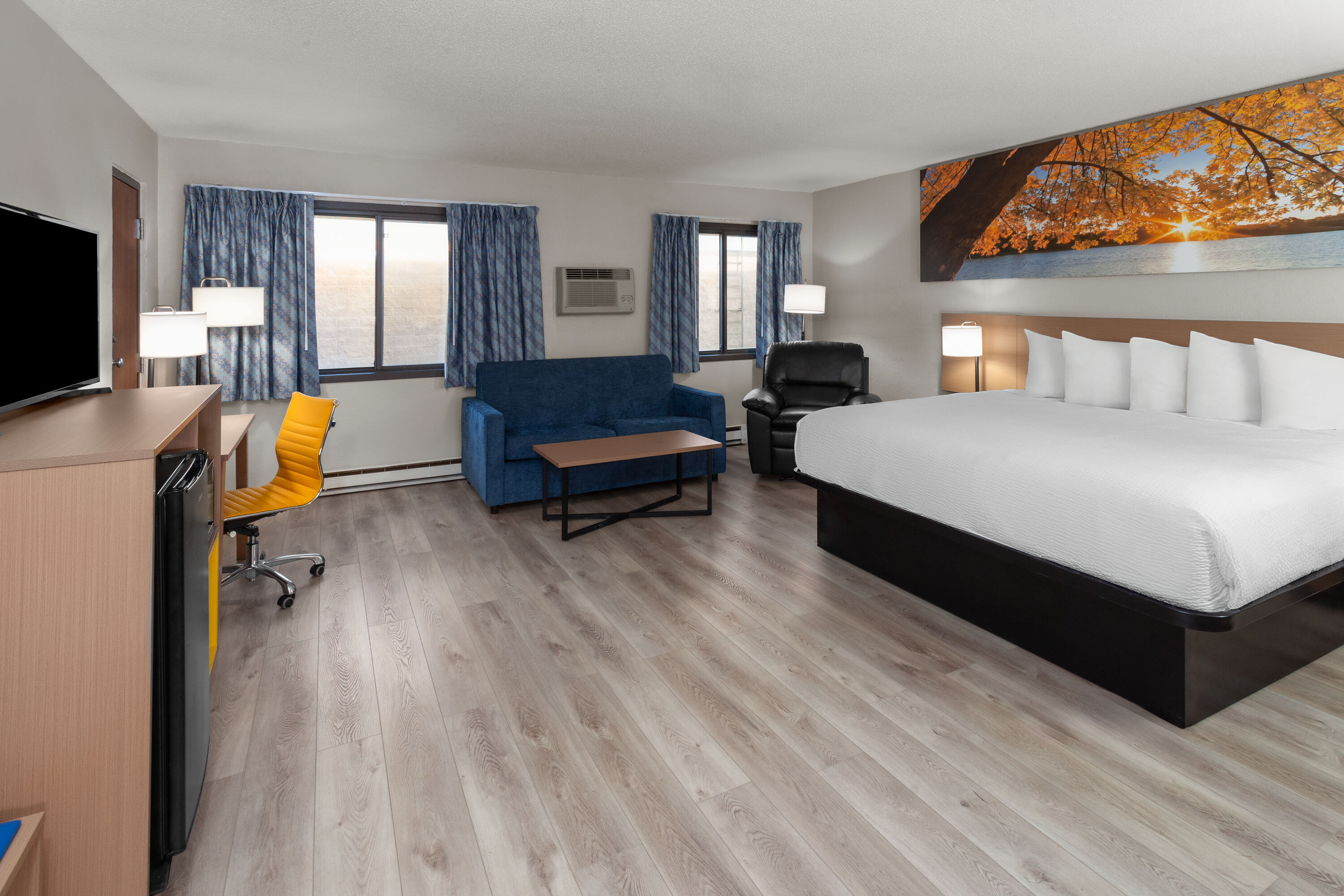 Guest room at the Days Inn by Wyndham Mason City in Mason City, Iowa