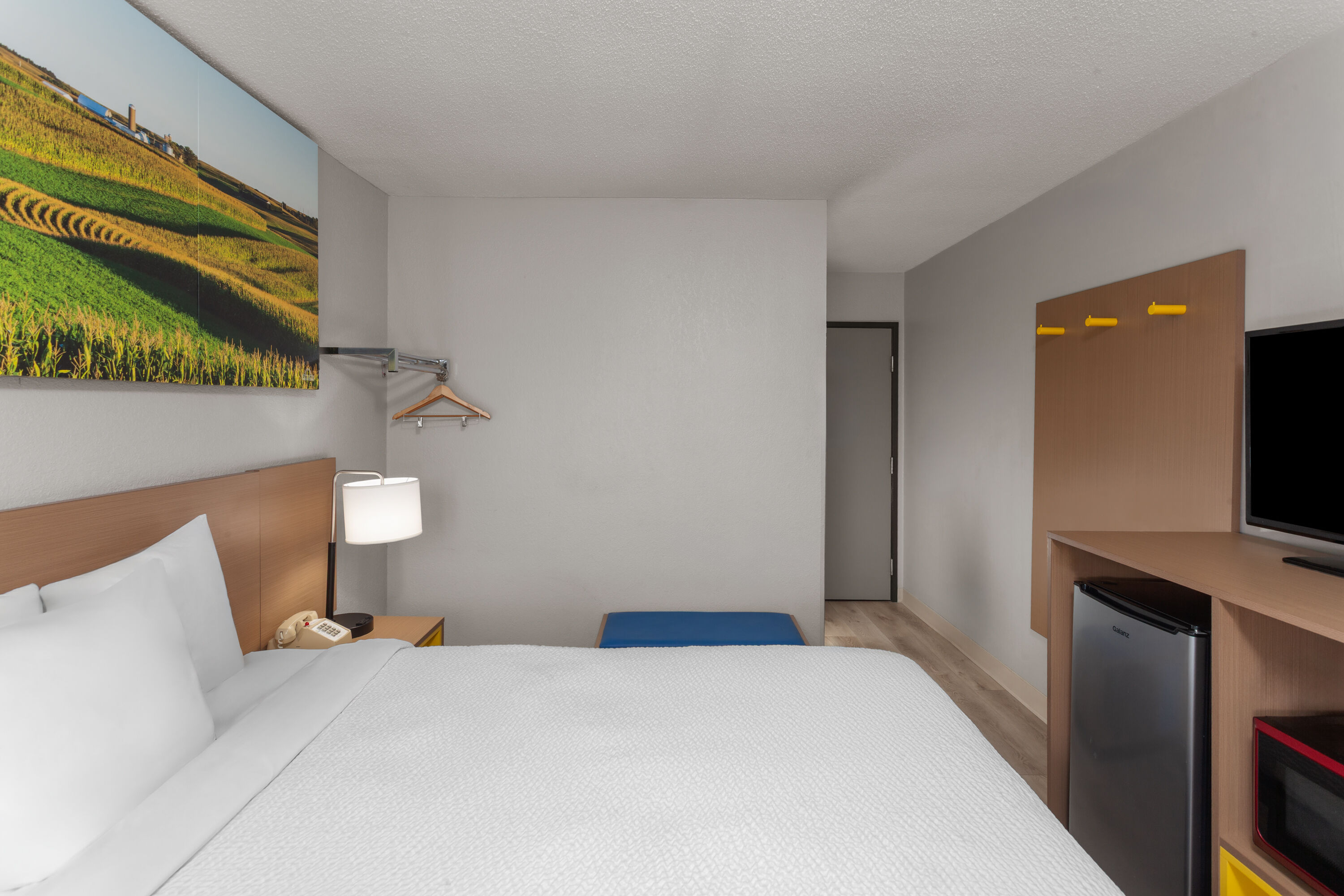 Guest room at the Days Inn by Wyndham Mason City in Mason City, Iowa