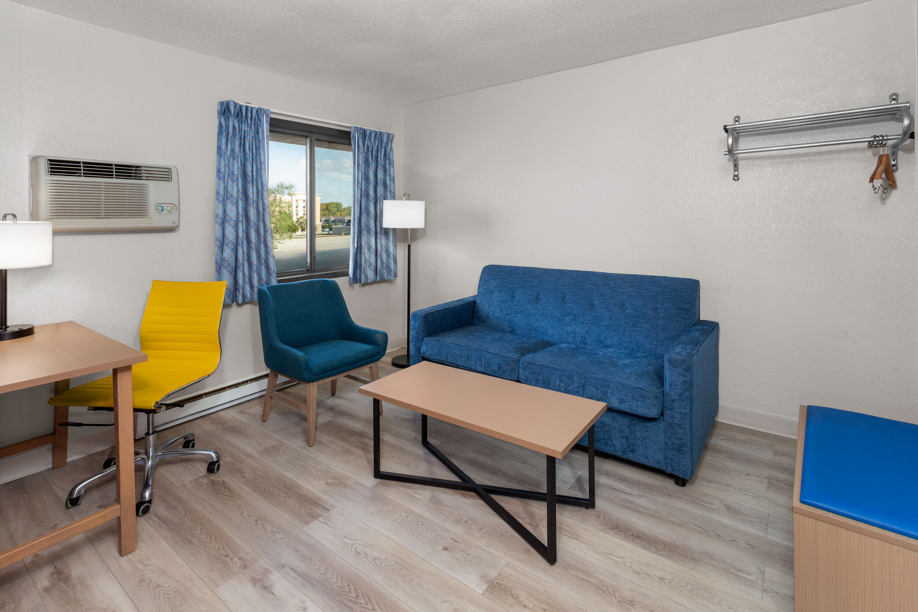 Days Inn by Wyndham Mason City hot tub suite in Mason City, Iowa