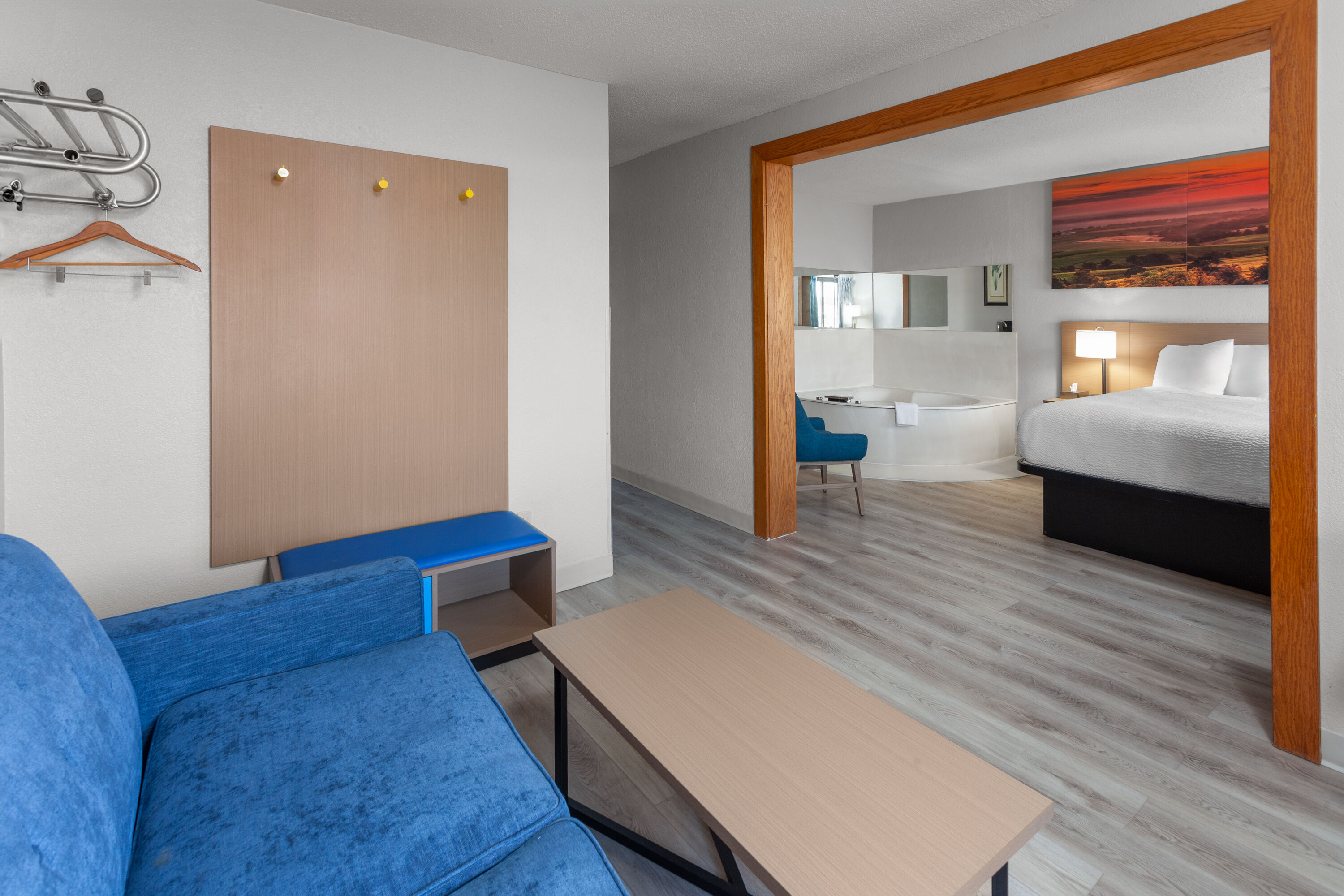 Days Inn by Wyndham Mason City hot tub suite in Mason City, Iowa