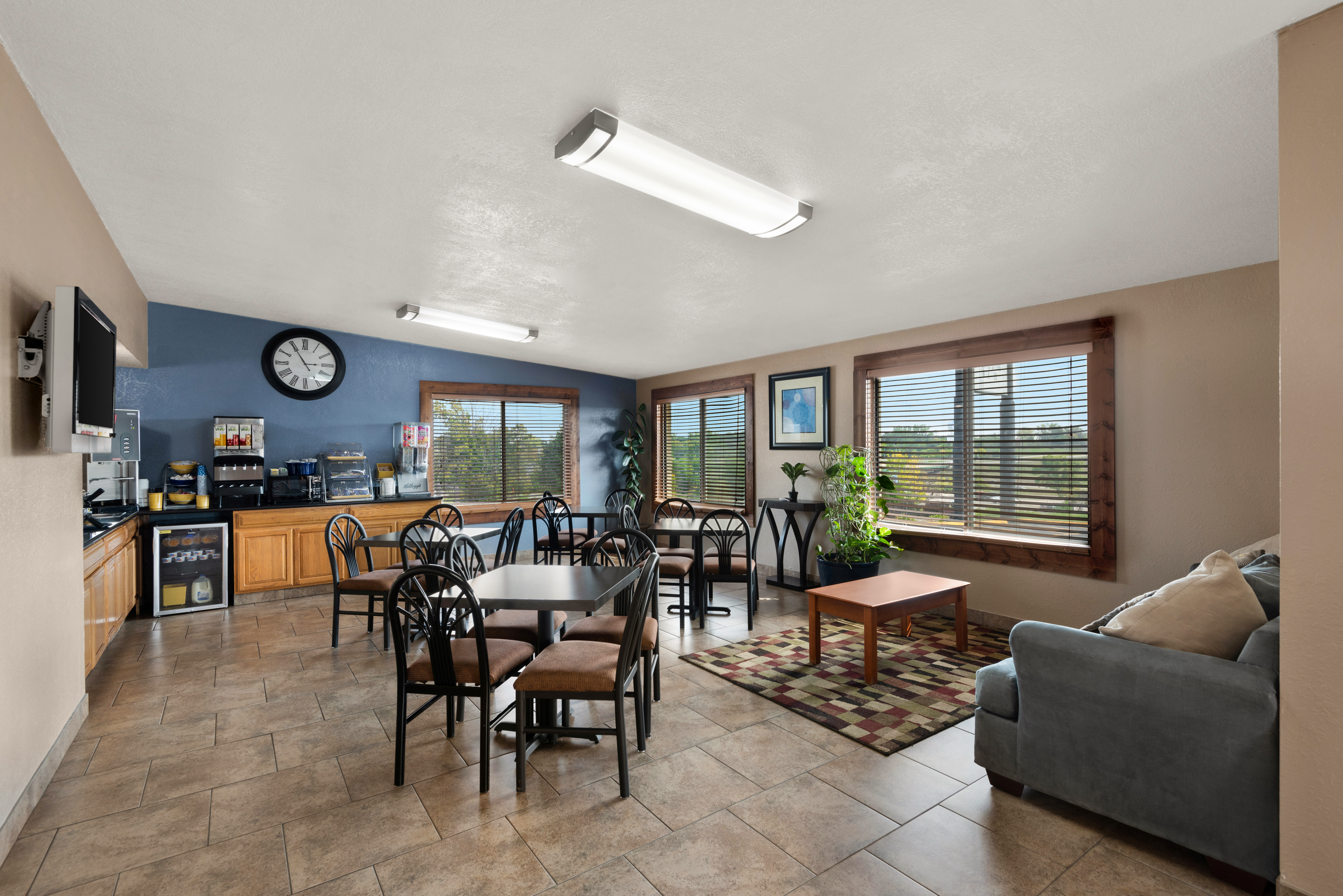 Days Inn by Wyndham Newton restaurant breakfast area with seating in Newton, Iowa