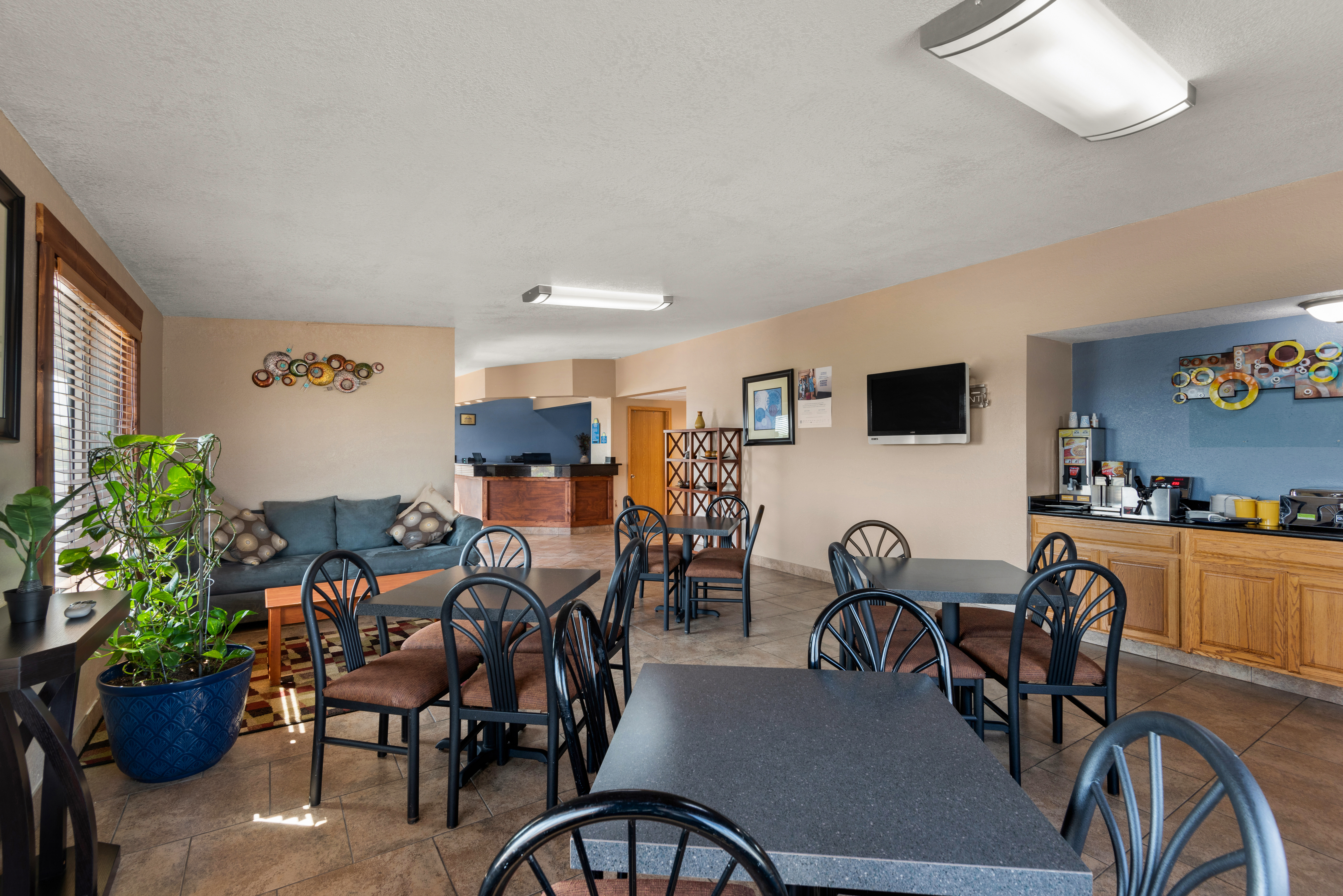 Days Inn by Wyndham Newton restaurant breakfast area with seating in Newton, Iowa