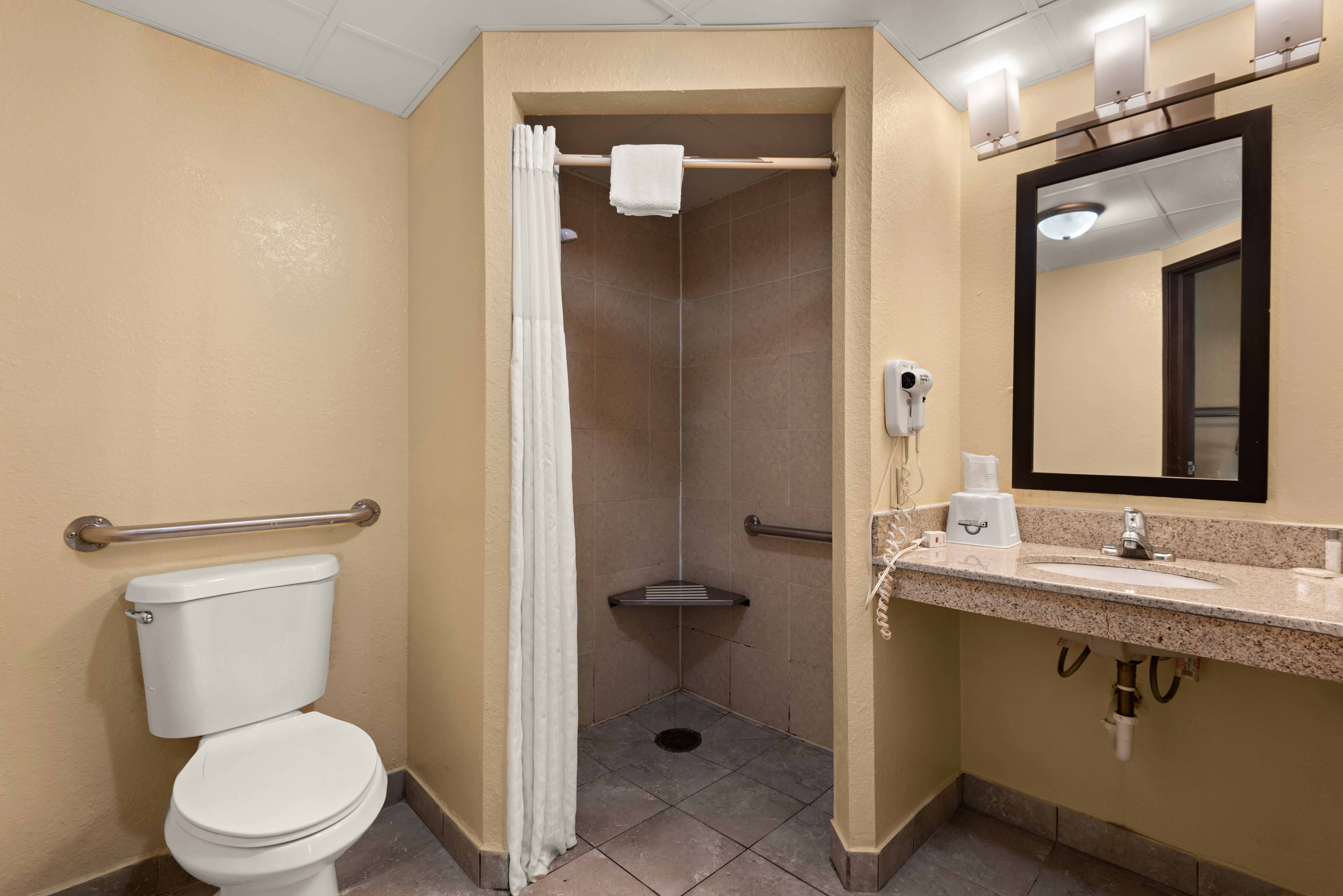 Guest room bath at the Days Inn by Wyndham Newton in Newton, Iowa