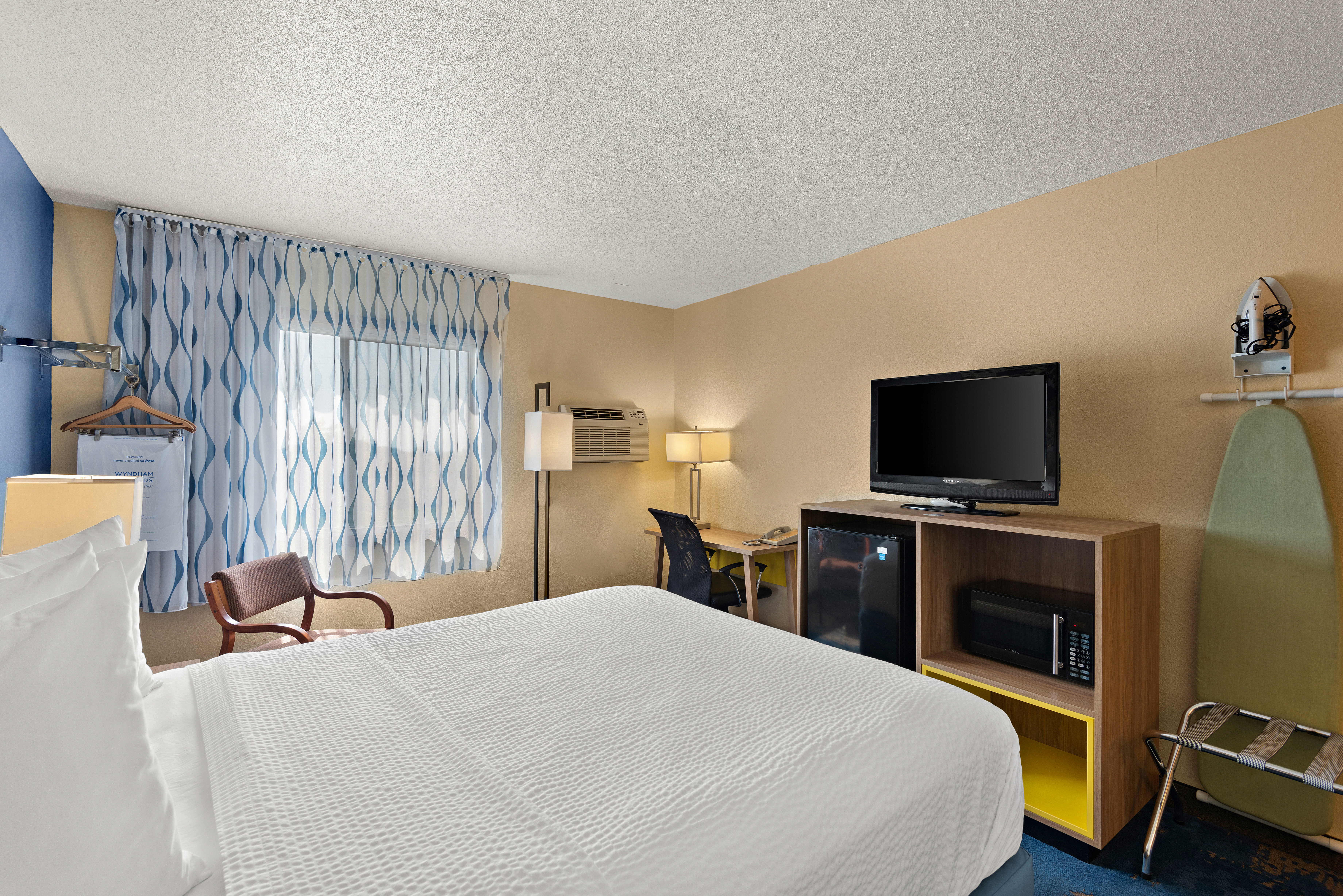 Guest room at the Days Inn by Wyndham Newton in Newton, Iowa