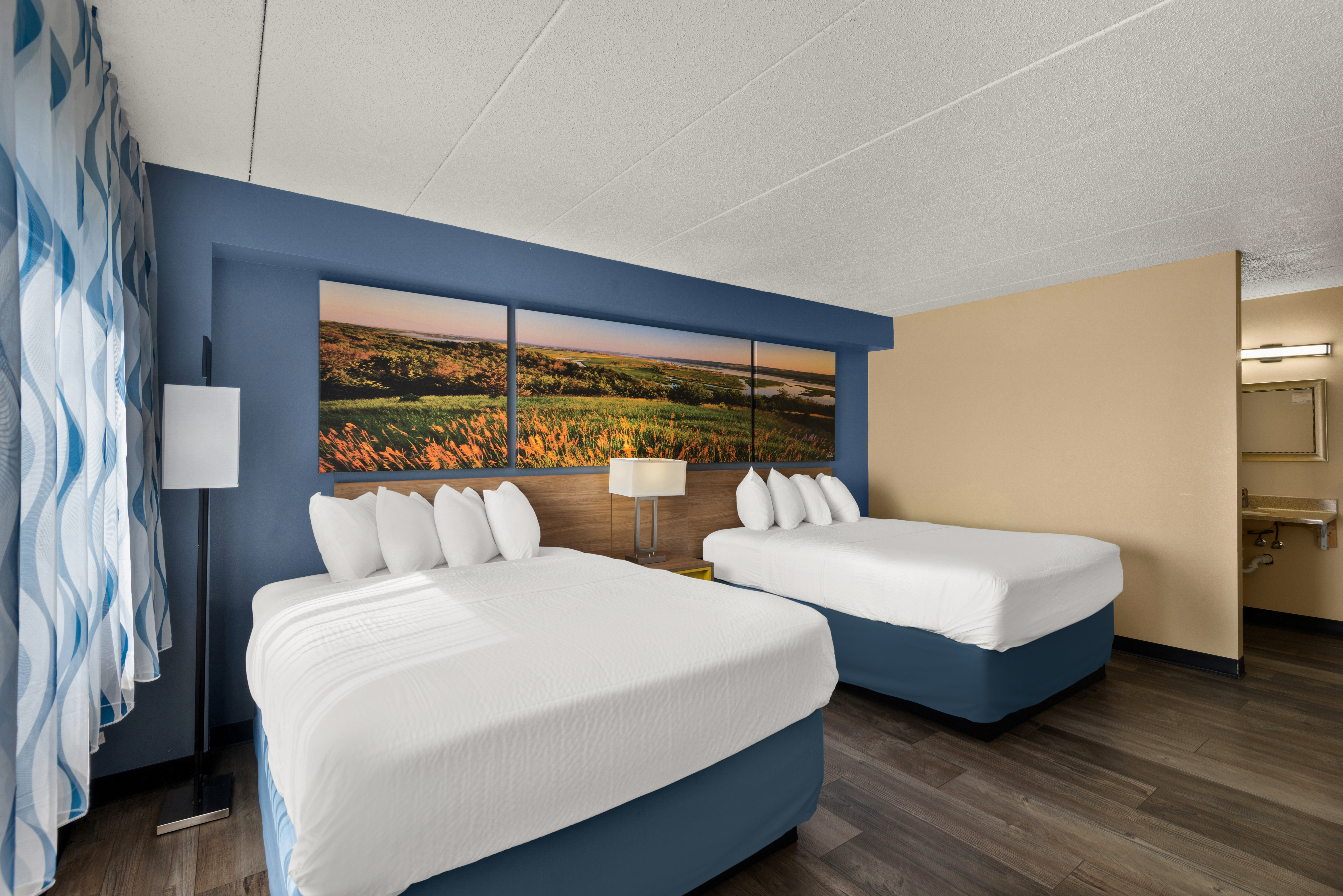 Guest room at the Days Inn by Wyndham Newton in Newton, Iowa