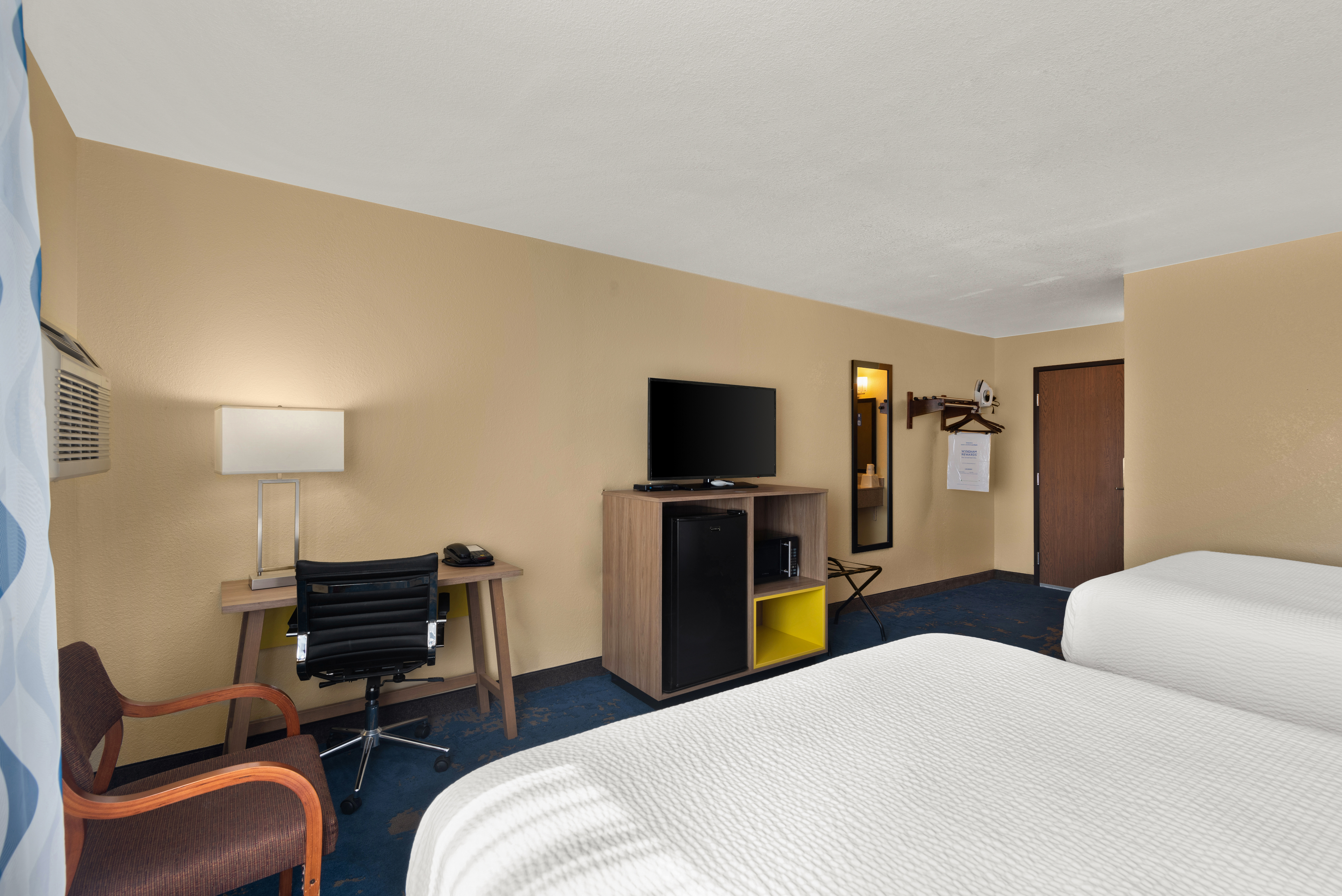 Guest room at the Days Inn by Wyndham Newton in Newton, Iowa