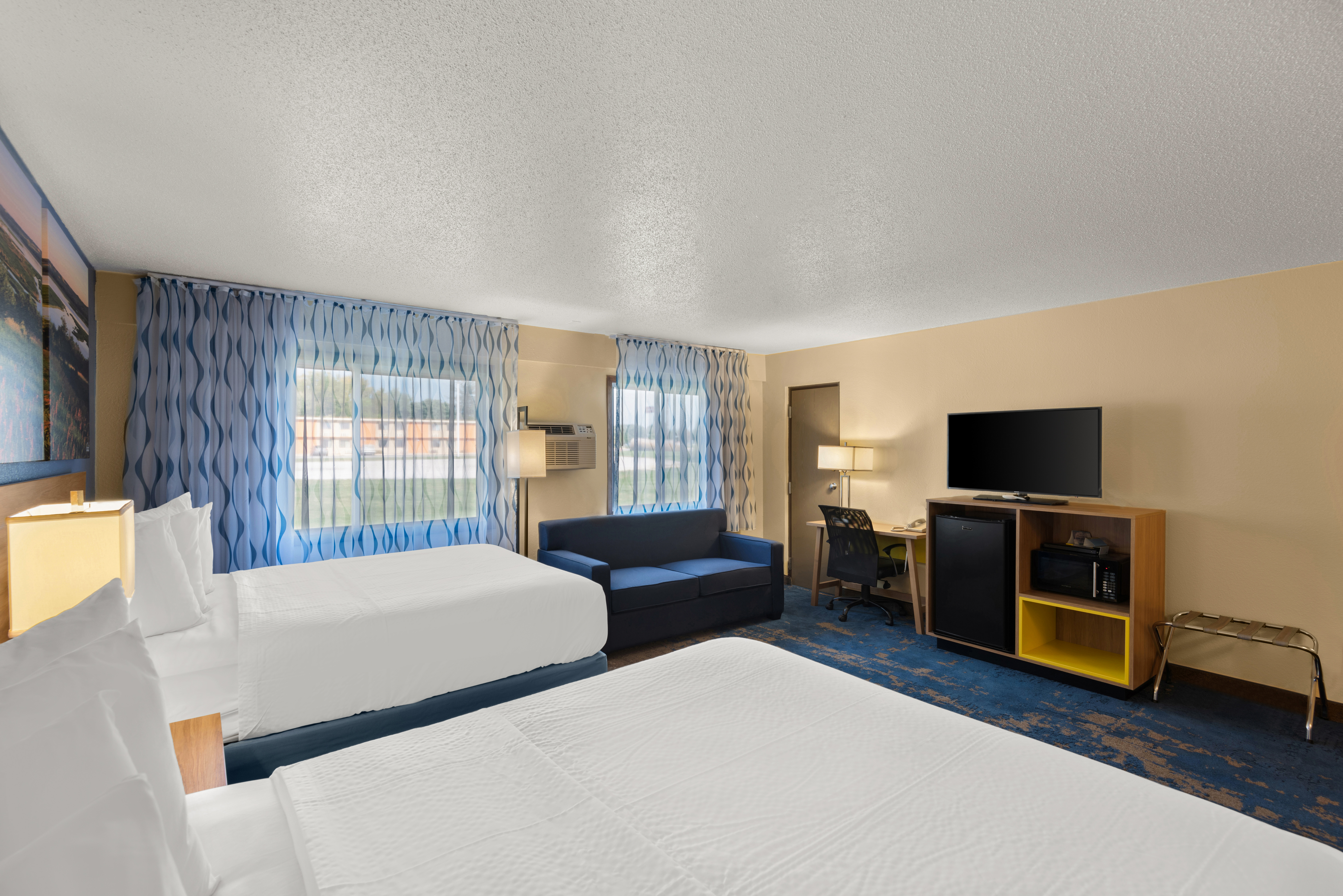 Guest room at the Days Inn by Wyndham Newton in Newton, Iowa