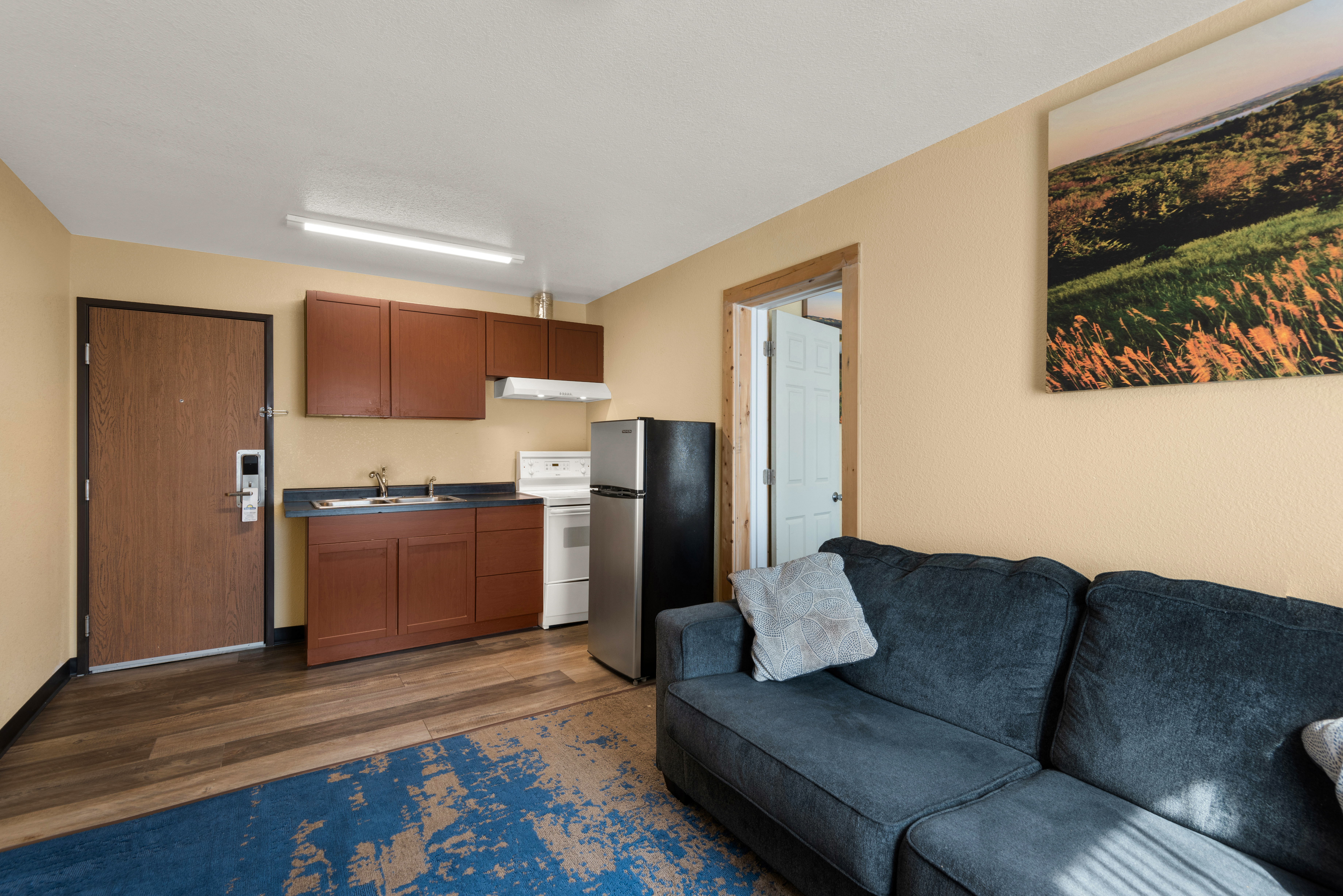 Guest room at the Days Inn by Wyndham Newton in Newton, Iowa