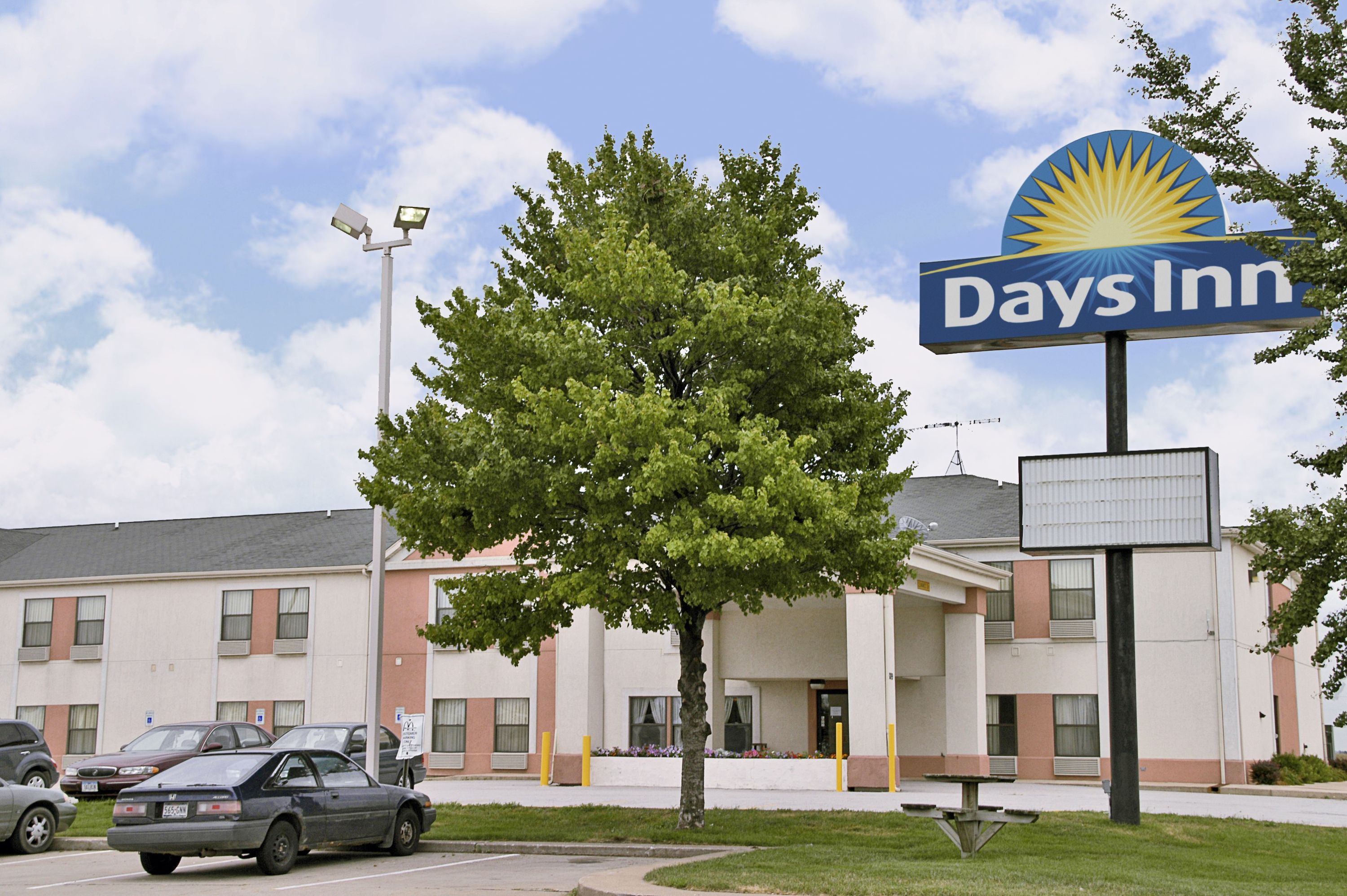 Days Inn by Wyndham Walcott Davenport Walcott IA Hotels