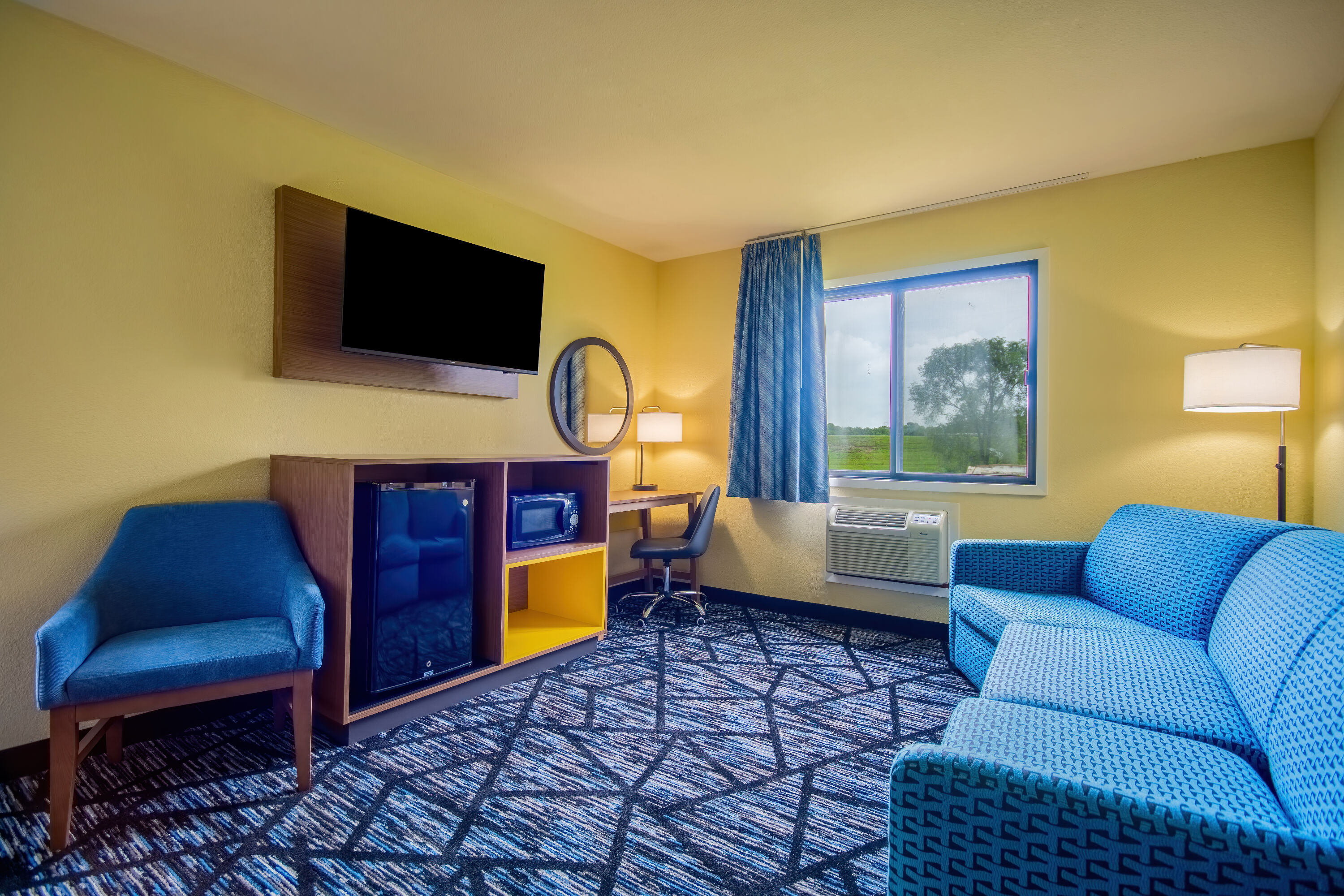 Guest room at the Days Inn & Suites by Wyndham Waterloo in Waterloo, Iowa