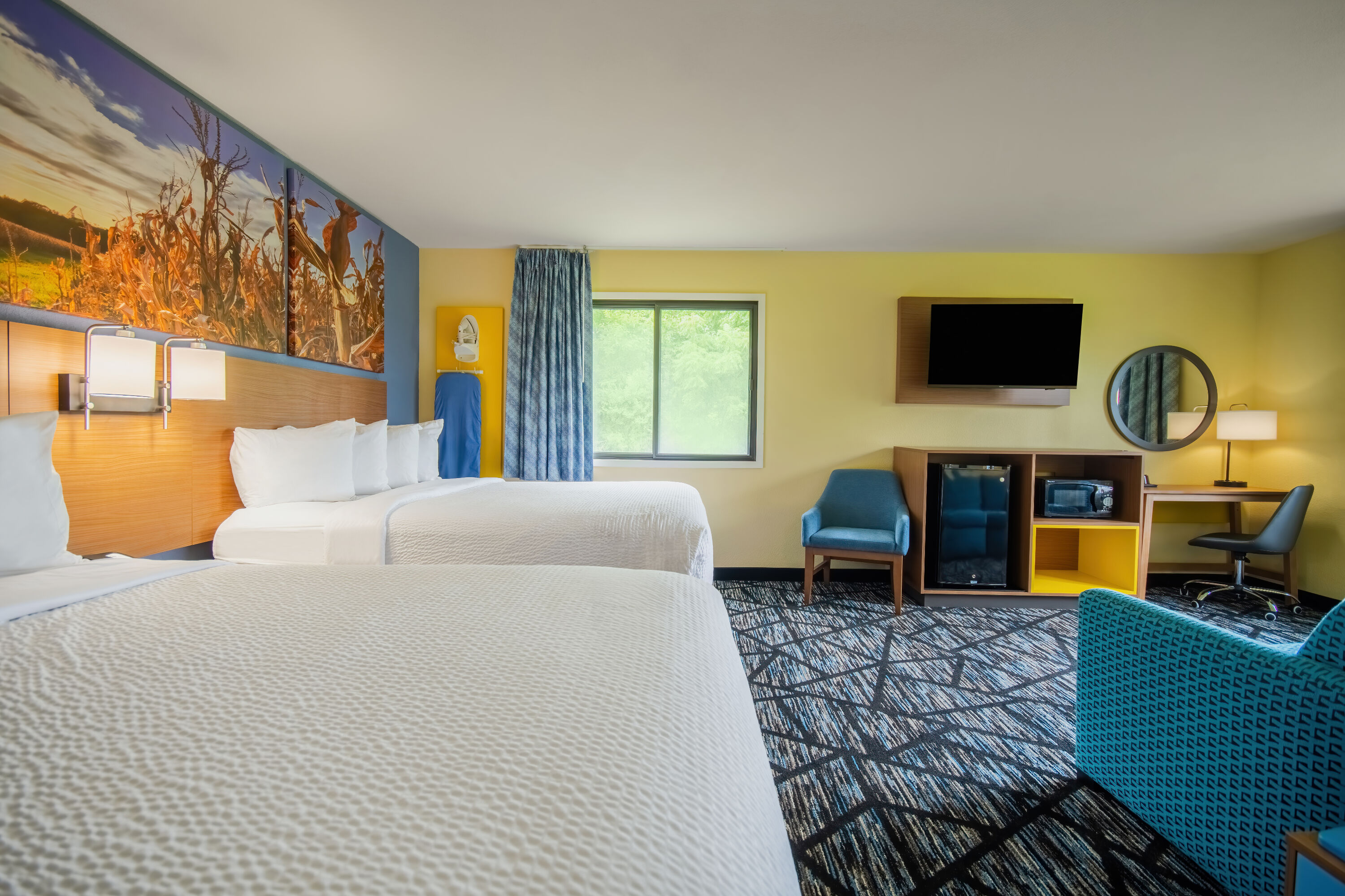 Guest room at the Days Inn & Suites by Wyndham Waterloo in Waterloo, Iowa
