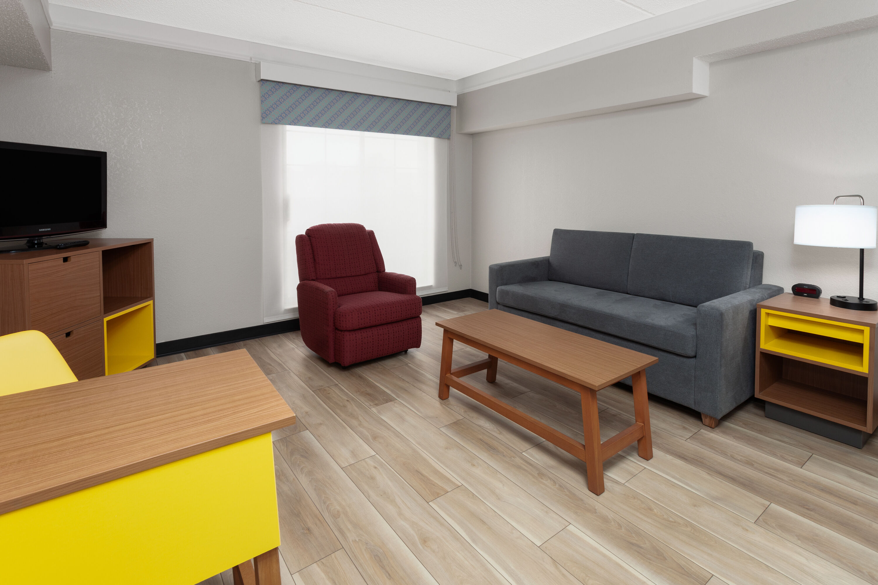 Days Inn & Suites by Wyndham Arlington Heights suite in Arlington Heights, Illinois