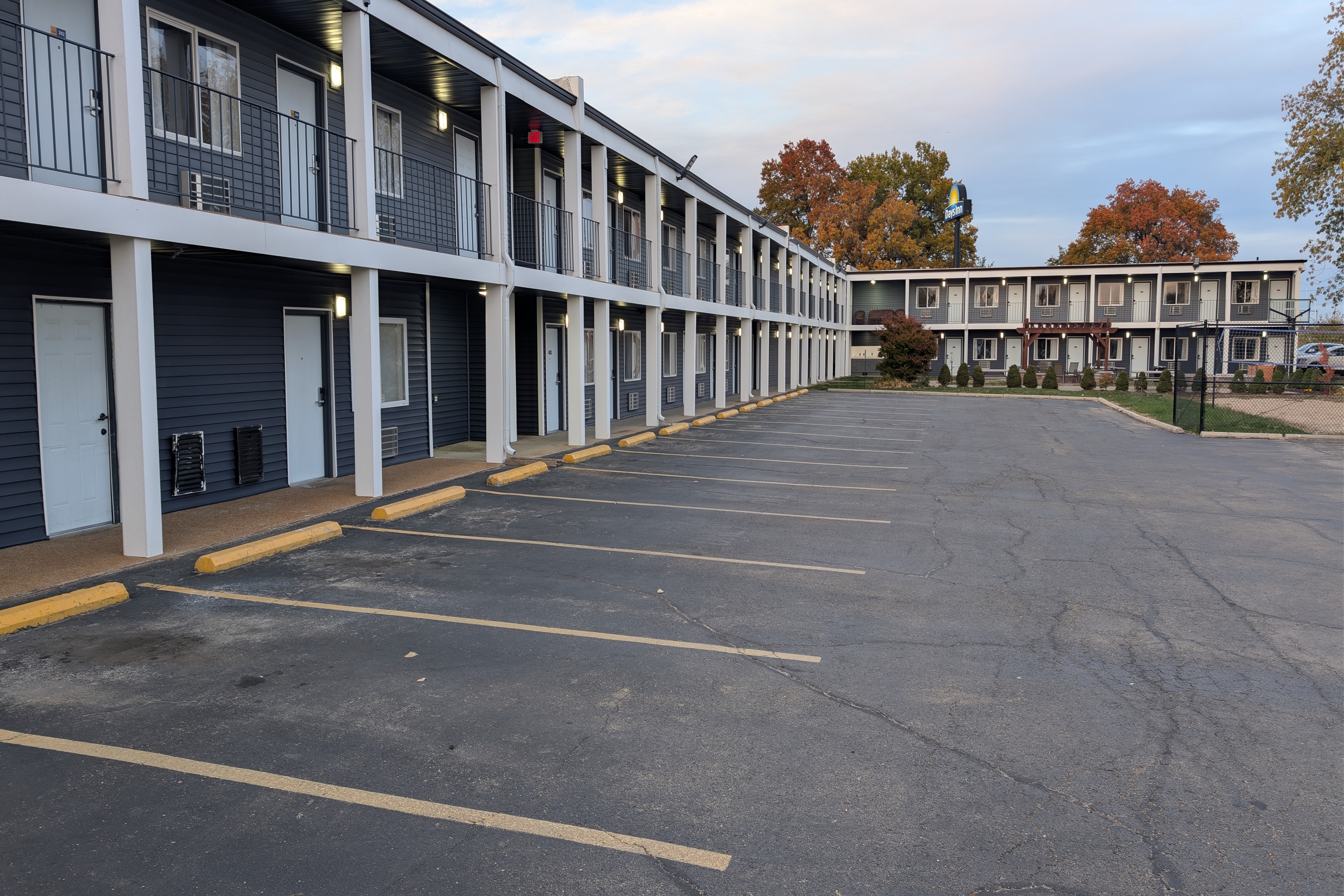 Exterior of Days Inn by Wyndham Champaign/Urbana hotel in Champaign, Illinois