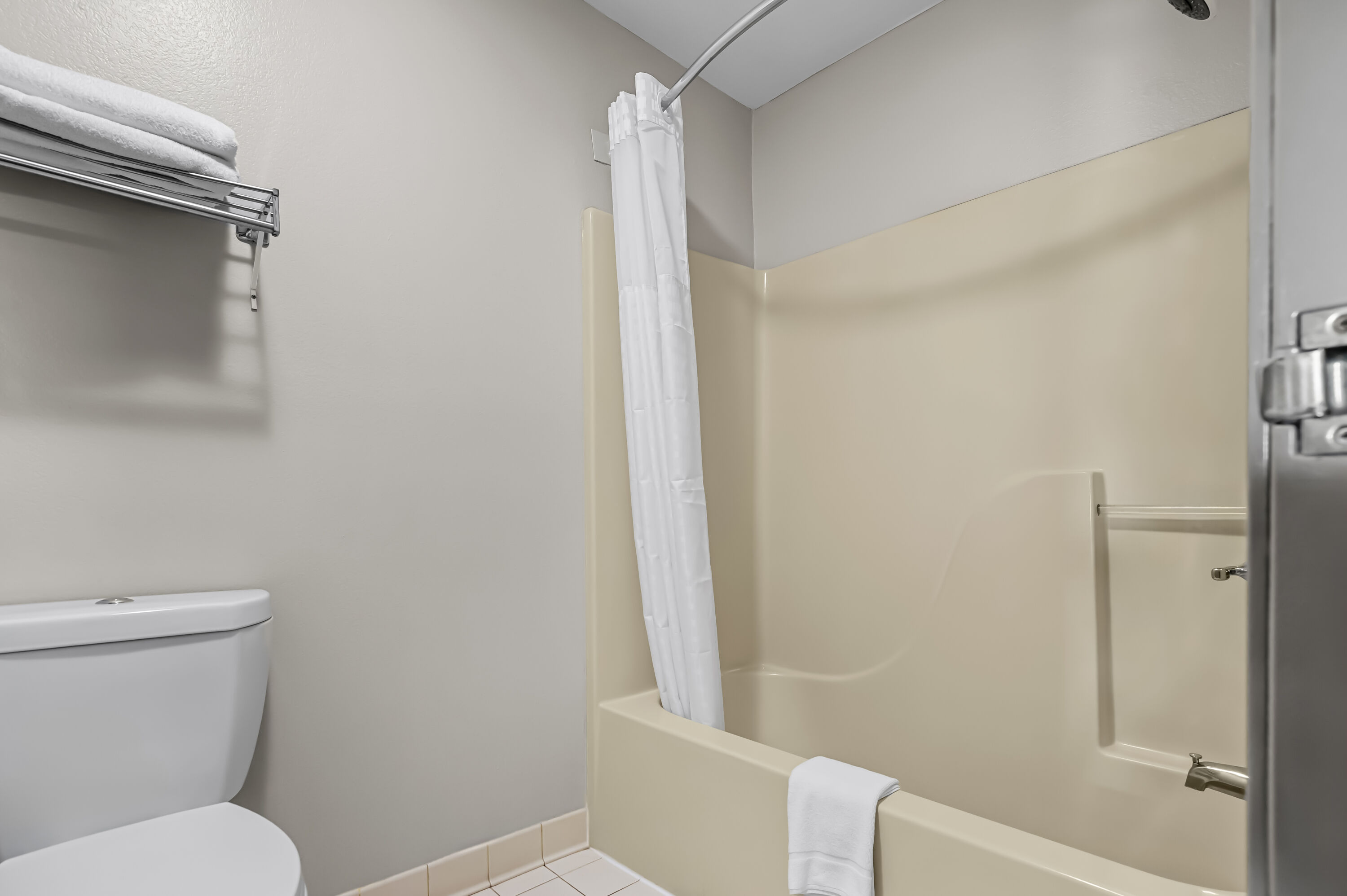 Guest room bath at the Days Inn by Wyndham Collinsville/St. Louis in Collinsville, Illinois