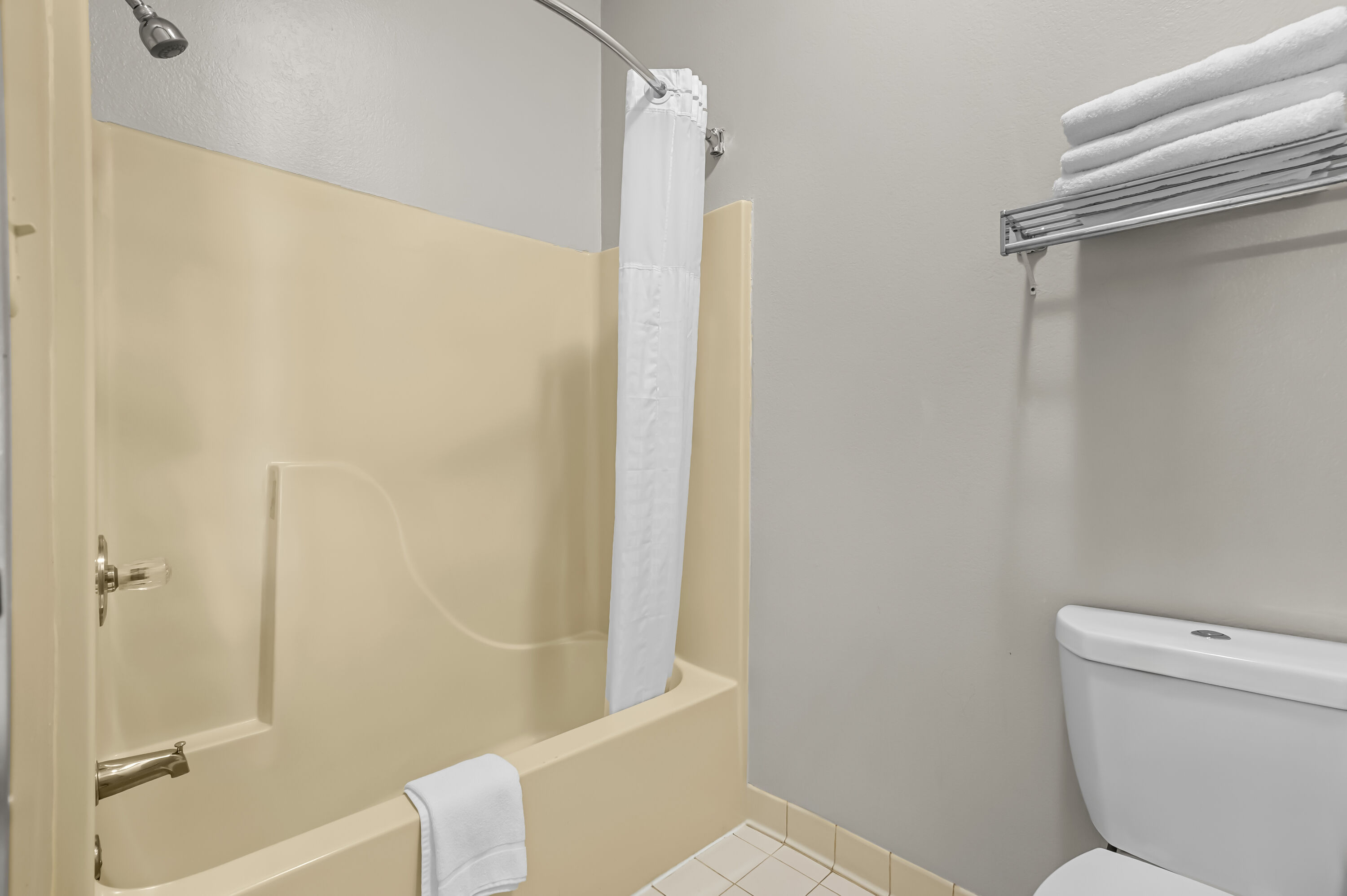 Guest room bath at the Days Inn by Wyndham Collinsville/St. Louis in Collinsville, Illinois