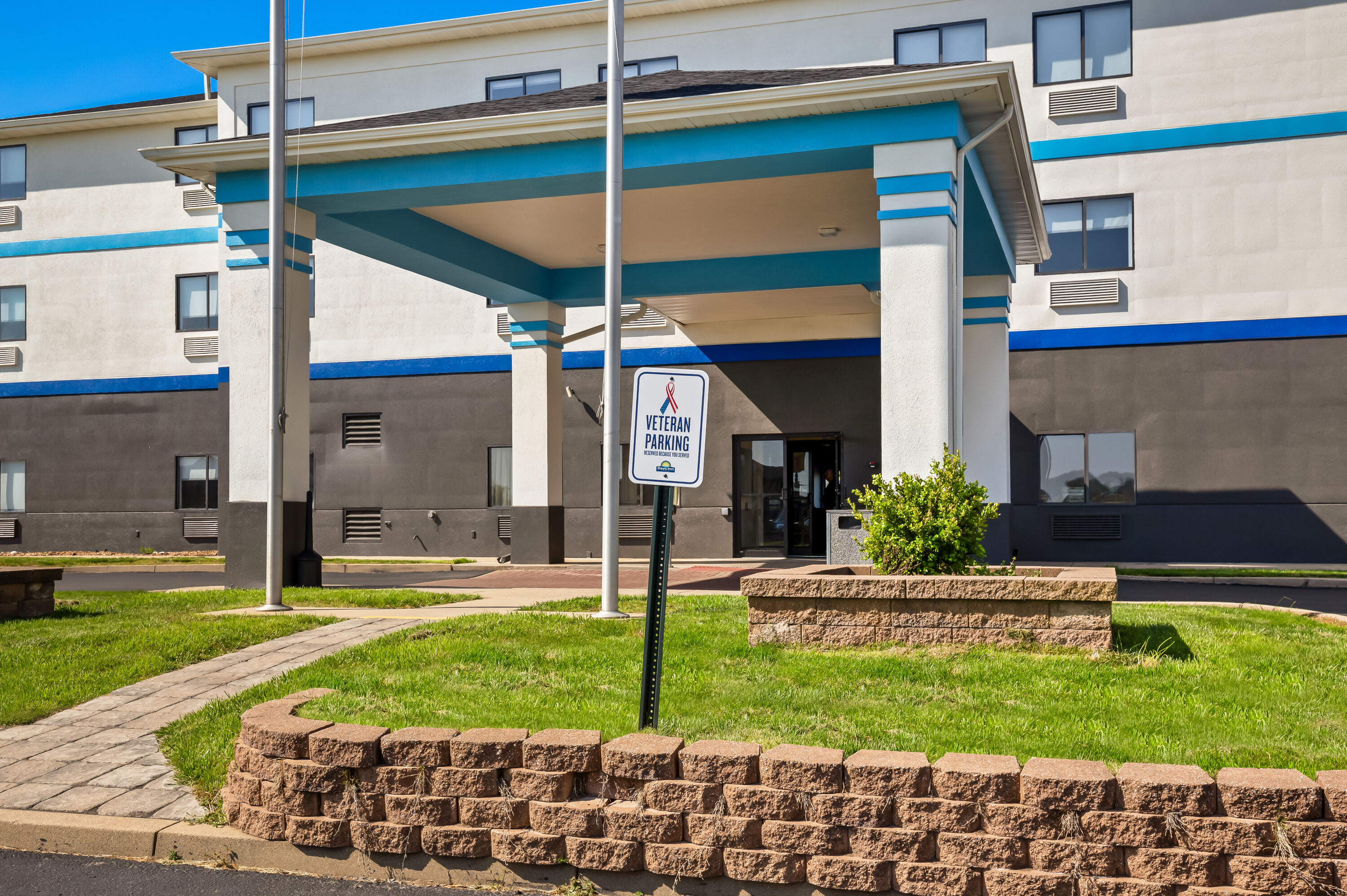 Exterior Day Image of Days Inn by Wyndham Collinsville/St. Louis hotel in Collinsville, Illinois