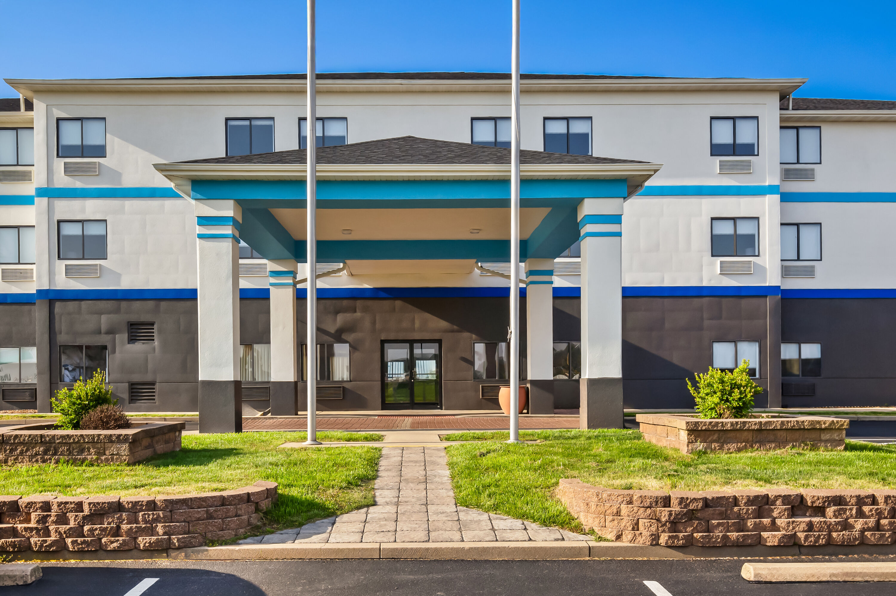 Exterior Day Image of Days Inn by Wyndham Collinsville/St. Louis hotel in Collinsville, Illinois