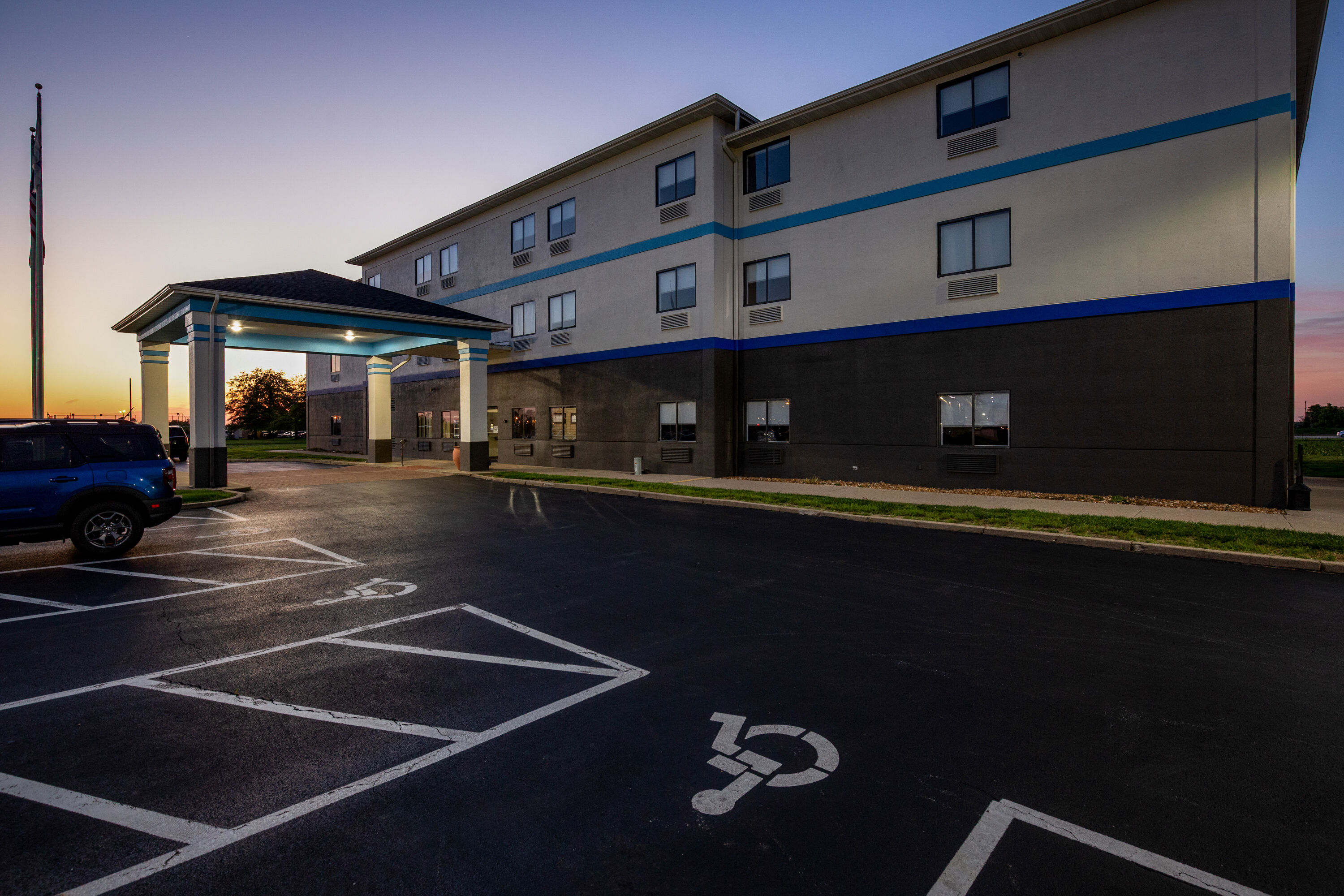 Exterior Night Image of Days Inn by Wyndham Collinsville/St. Louis hotel in Collinsville, Illinois