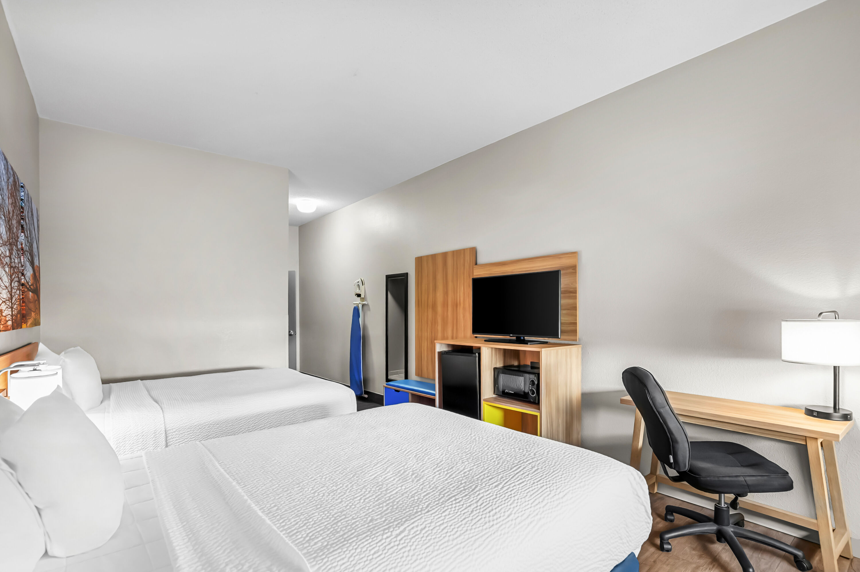 Double bed guest room at the Days Inn by Wyndham Collinsville/St. Louis in Collinsville, Illinois