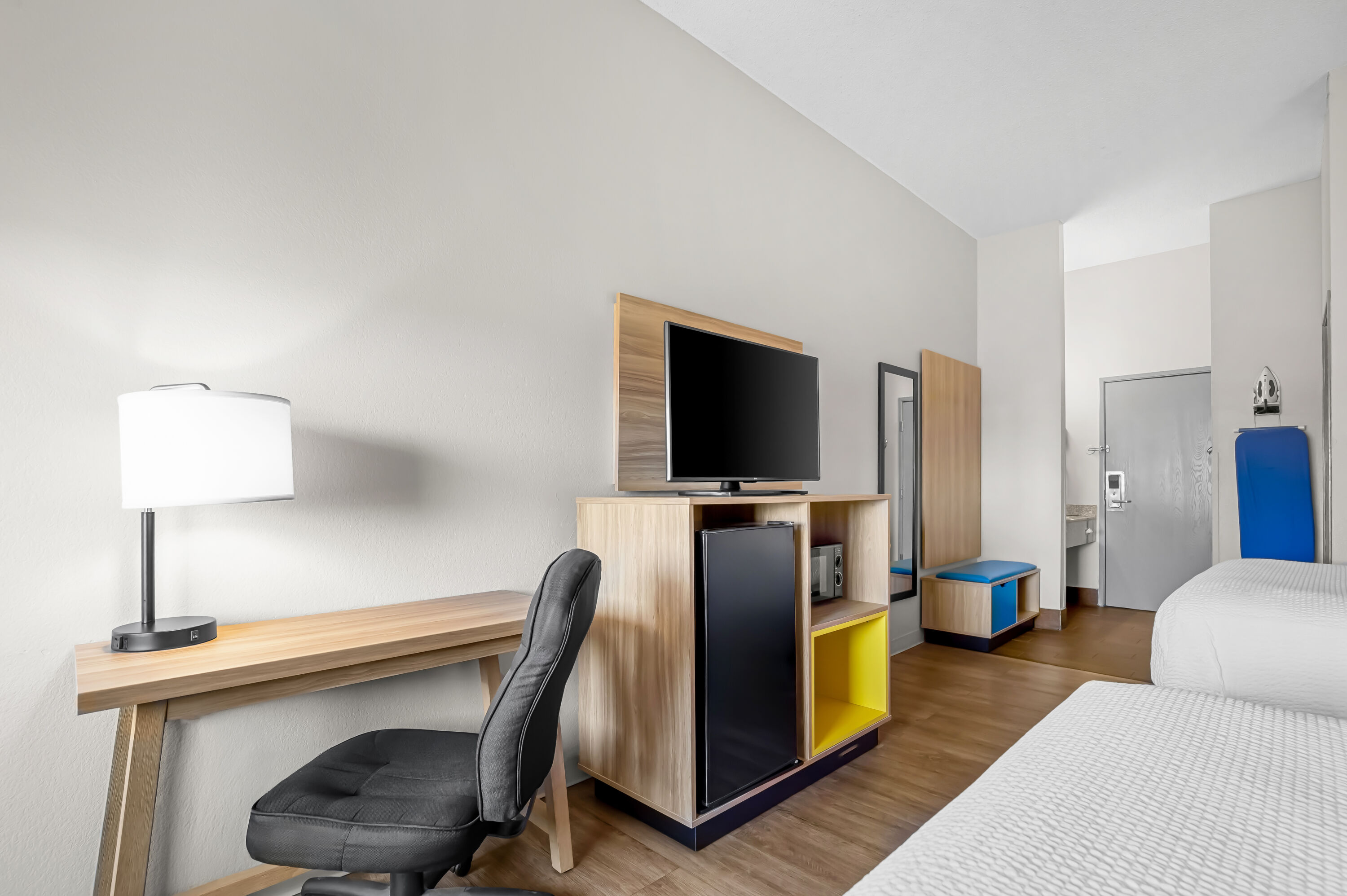 Double bed guest room at the Days Inn by Wyndham Collinsville/St. Louis in Collinsville, Illinois