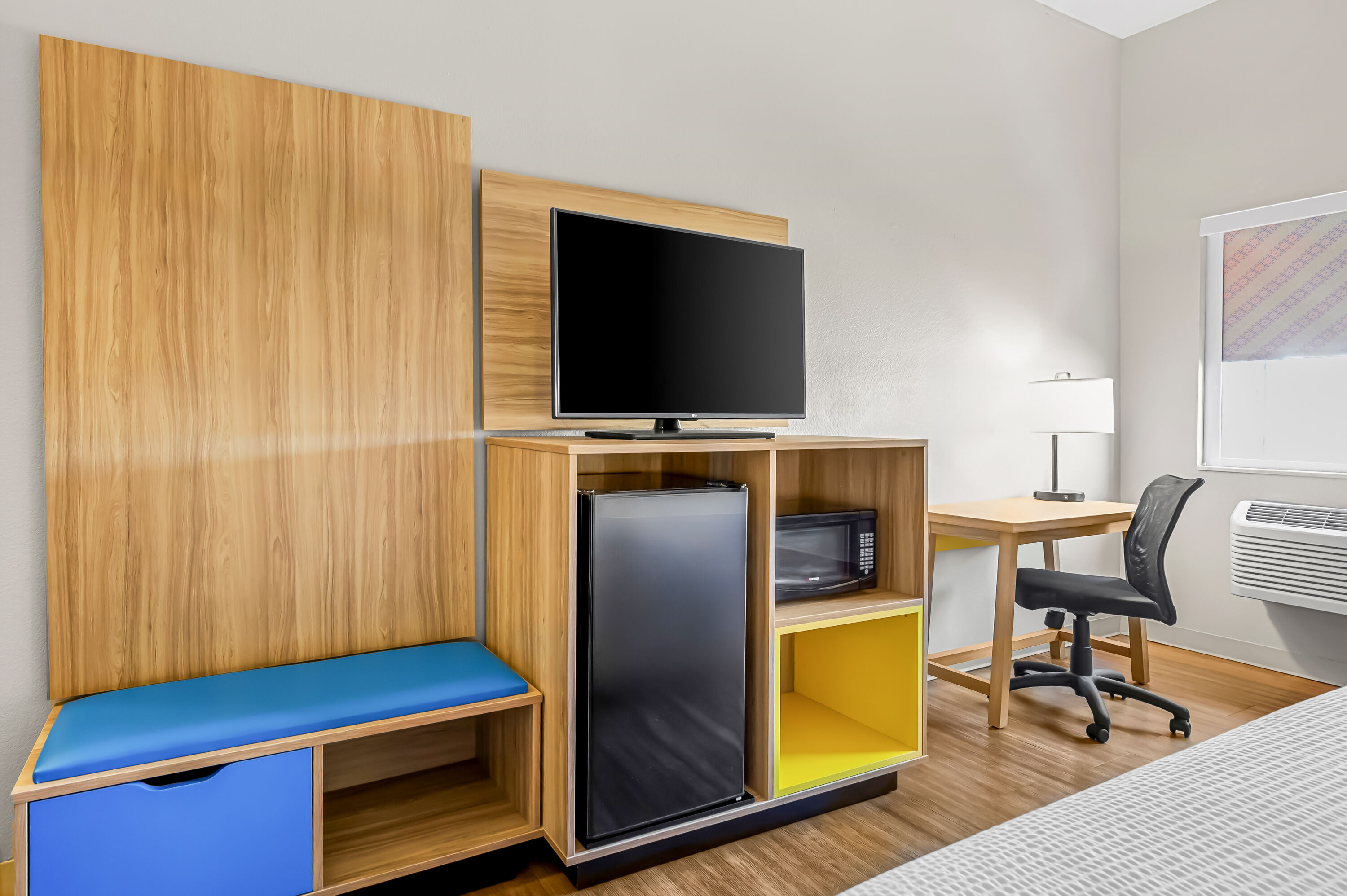 King bed guest room at the Days Inn by Wyndham Collinsville/St. Louis in Collinsville, Illinois
