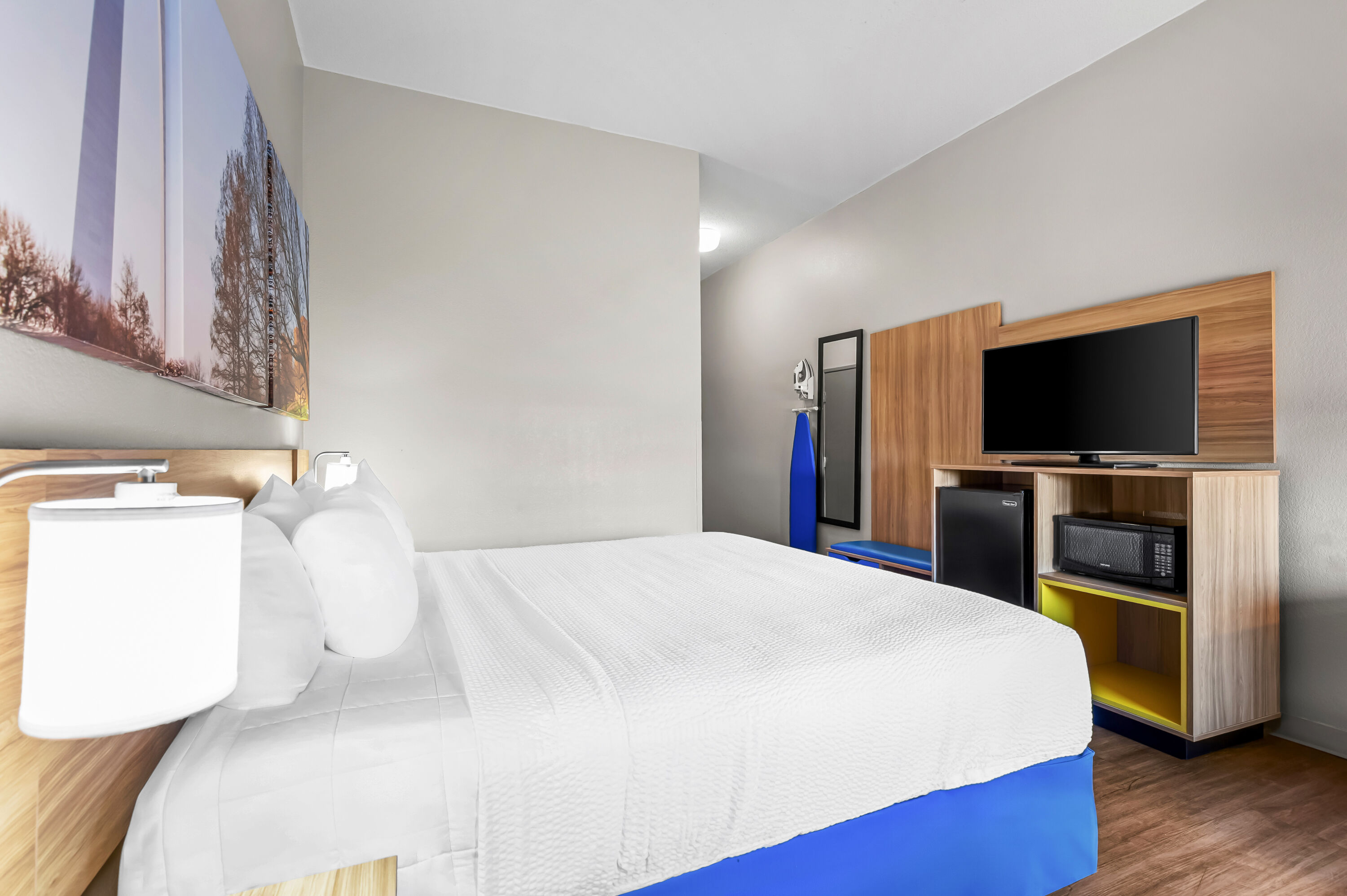 King bed guest room at the Days Inn by Wyndham Collinsville/St. Louis in Collinsville, Illinois