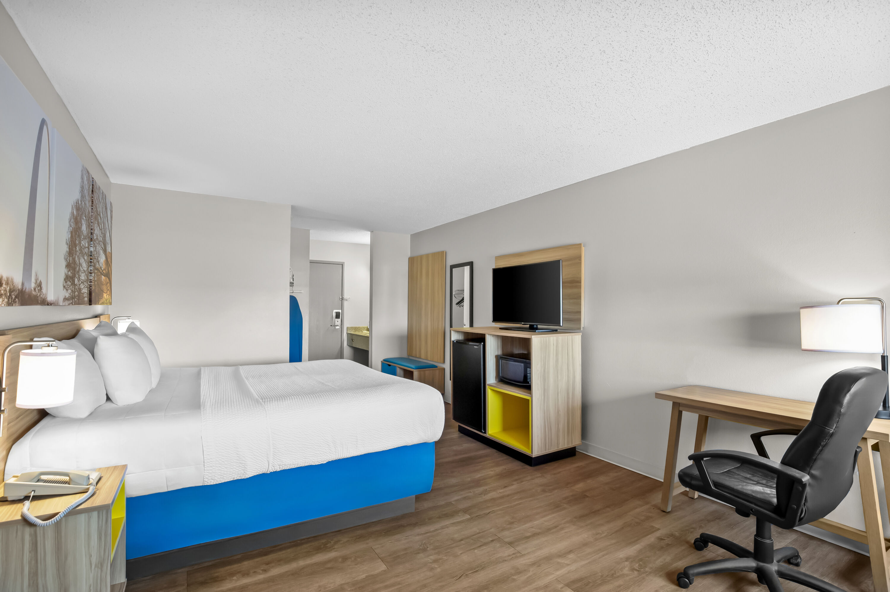 King bed guest room at the Days Inn by Wyndham Collinsville/St. Louis in Collinsville, Illinois