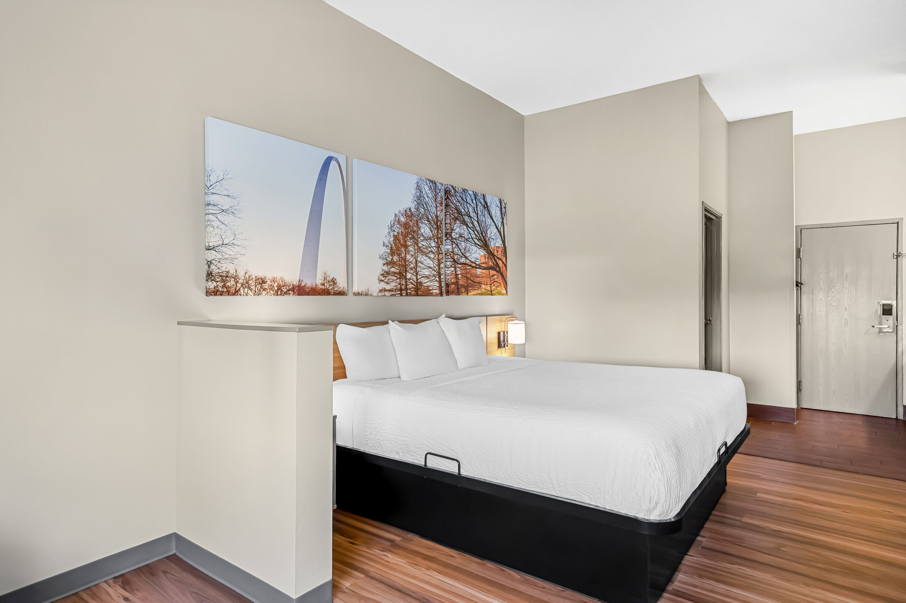 Days Inn by Wyndham Collinsville/St. Louis suite in Collinsville, Illinois