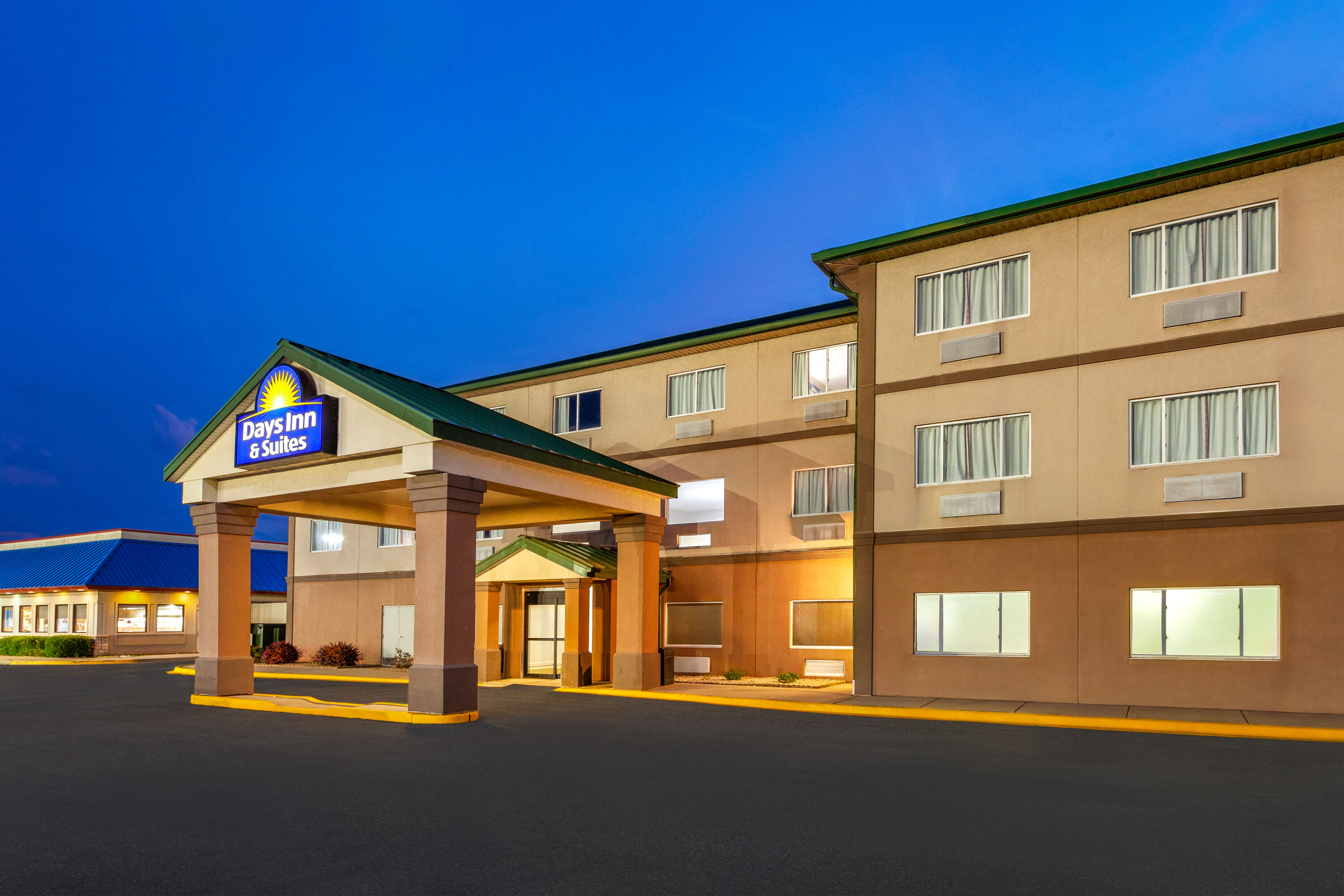 Exterior Dusk Image of Days Inn & Suites by Wyndham Morris/I-80 hotel in Morris, Illinois