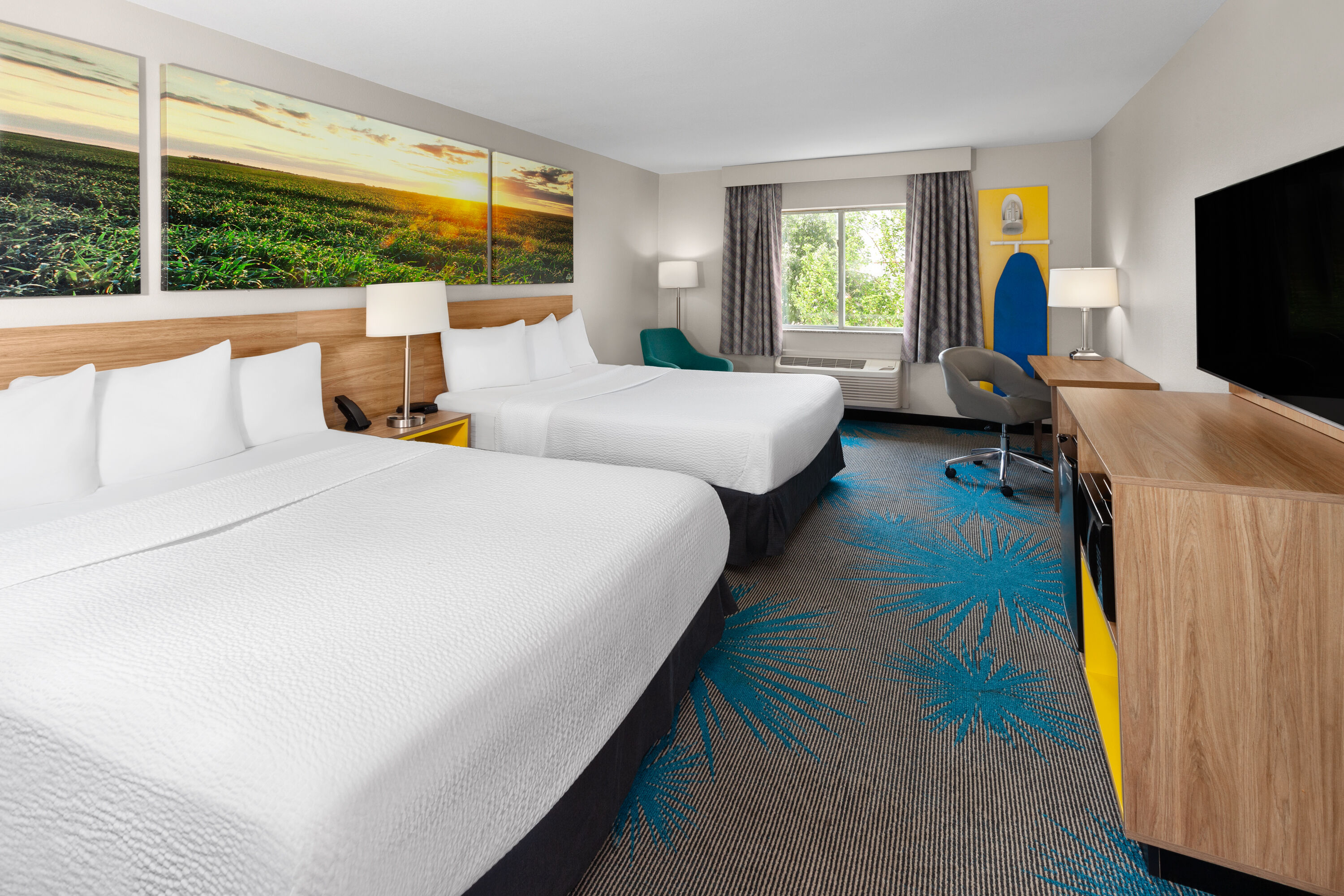 Guest room at the Days Inn & Suites by Wyndham Morris/I-80 in Morris, Illinois