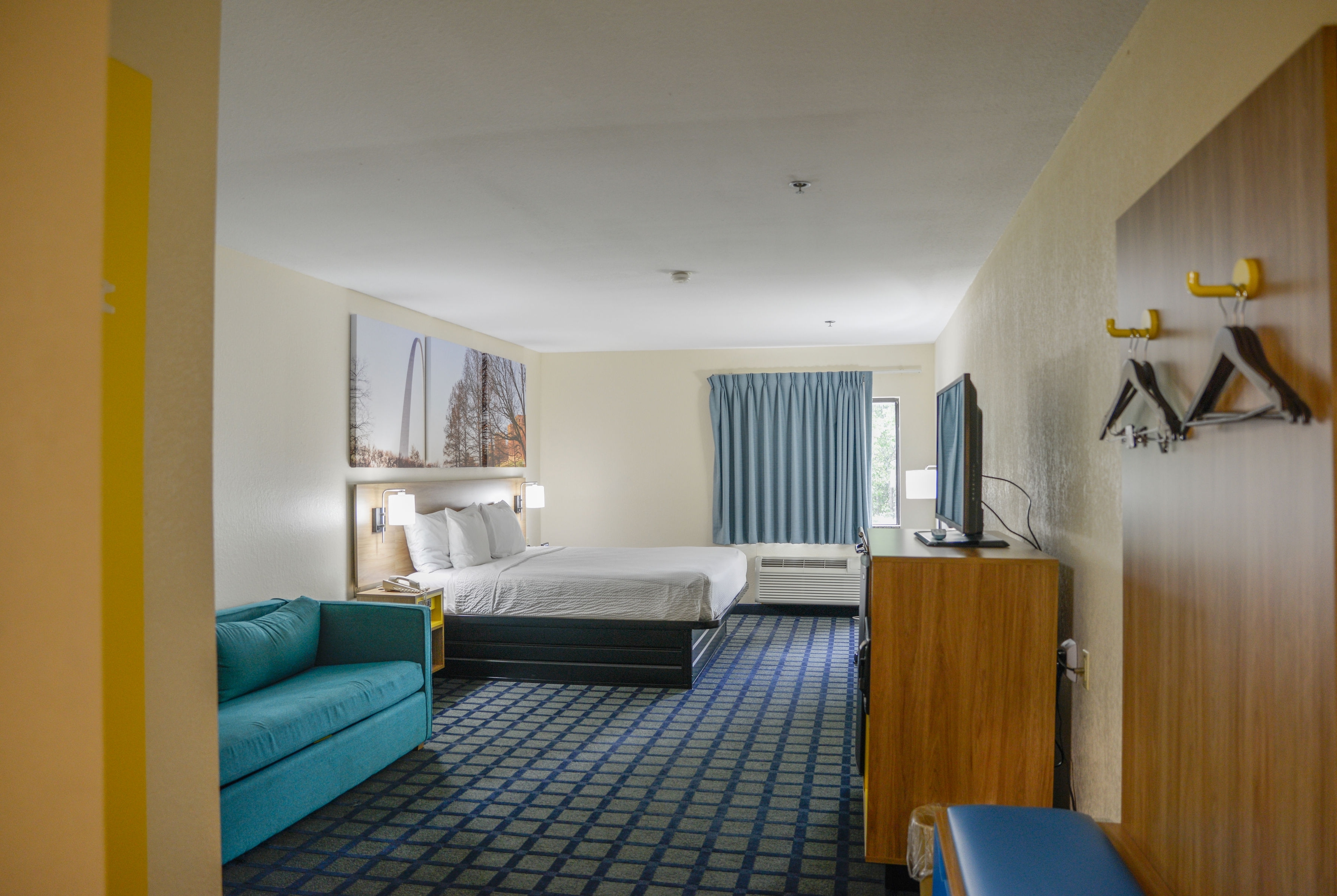 Guest room at the Days Inn by Wyndham Mount Vernon in Mount Vernon, Illinois