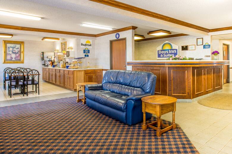 Days Inn Pontoon Beach Hotels Il 62040 Days Inn Pontoon Beach Hotel Lobby In Illinois