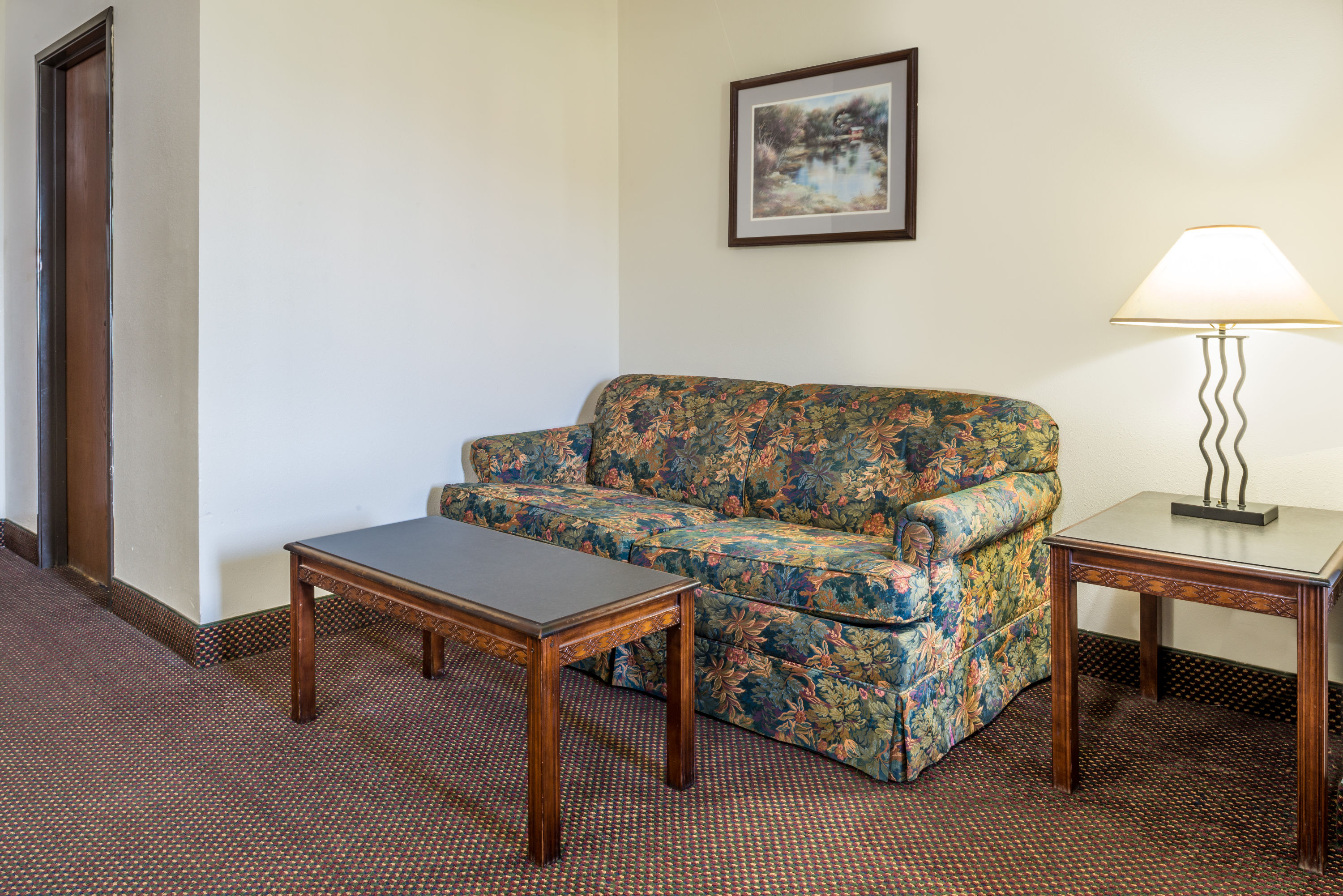 Days Inn by Wyndham Pontoon Beach suite in Pontoon Beach, Illinois