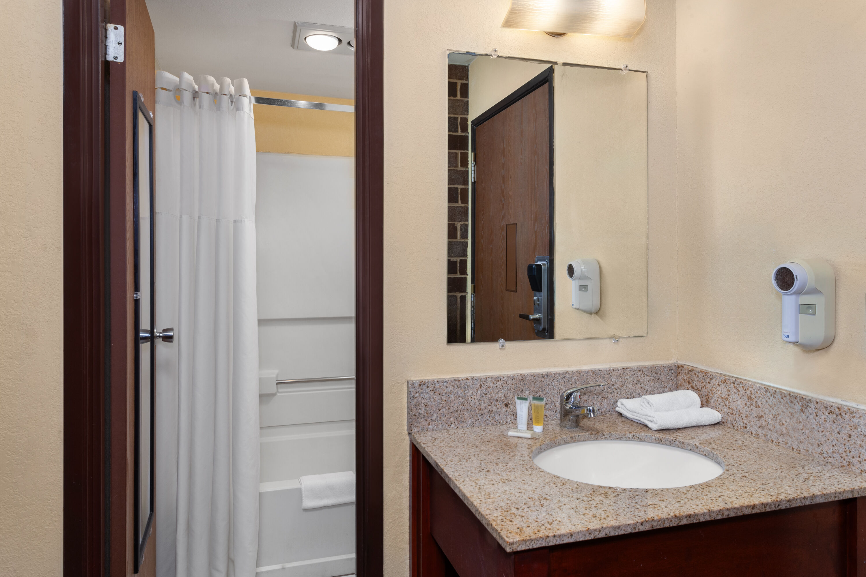 Guest room bath at the Days Inn by Wyndham Rockford I-90 Casino District in Rockford, Illinois
